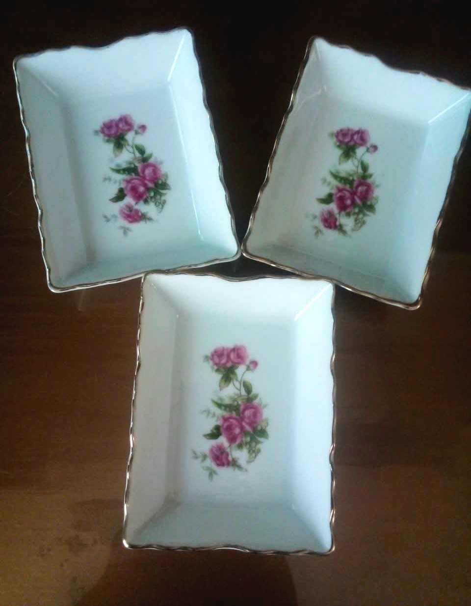 کره خوری گلسرخی لب طلایی ژاپنی
