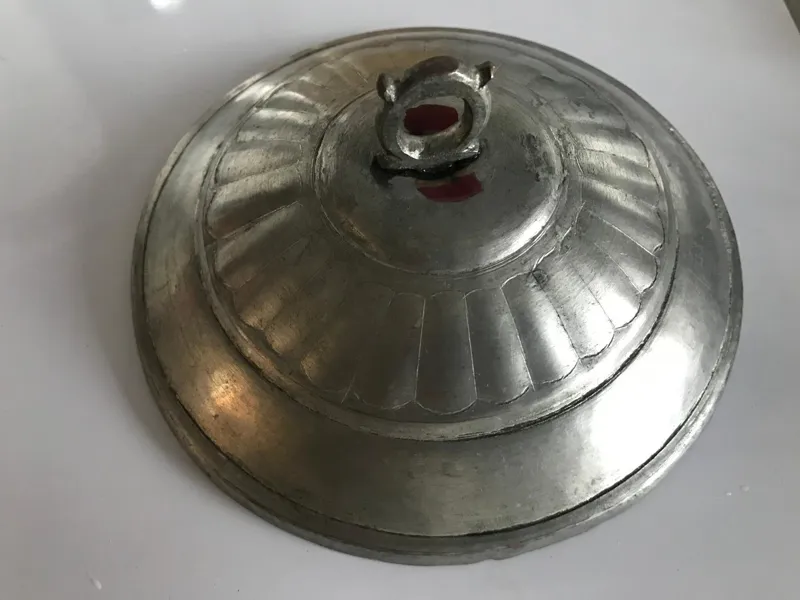در پوش مسی قدیمی غذا