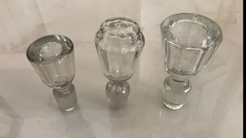 سه عدد درب تنگ شیشه ای قاجاری در سه اندازه