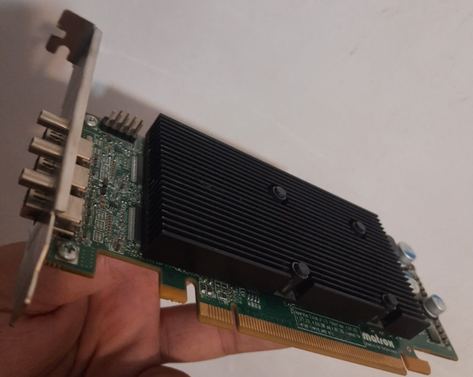 کارت گرافیک متروکس