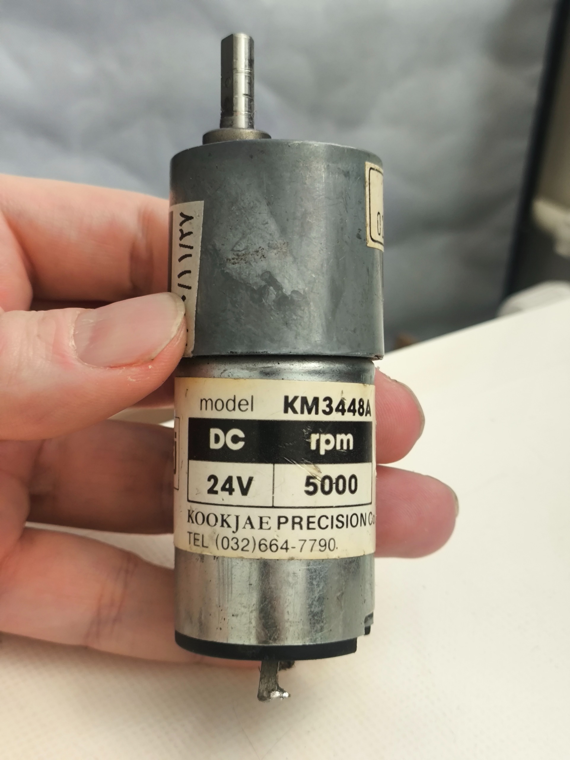 موتور dc گیربکس دار 24 ولت 16 دور KM3448A
