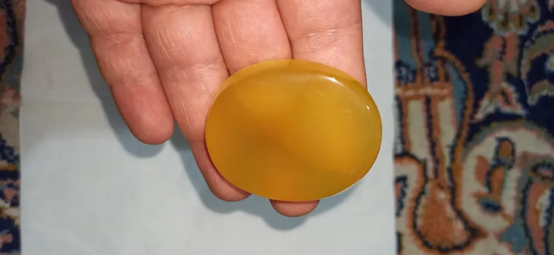 سنگ عقیق زرد با ابعاد بزرگ