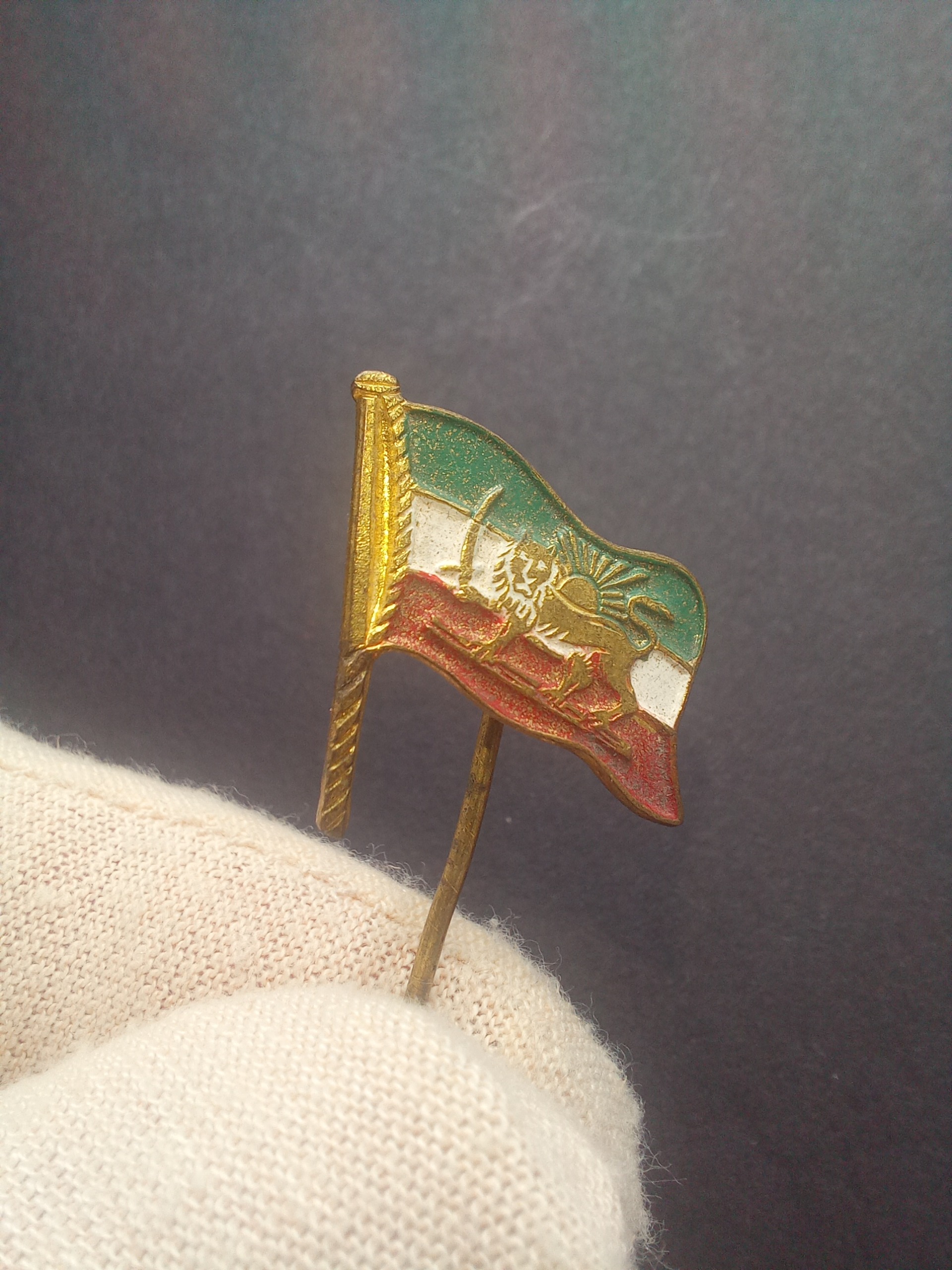 پرچم شیروخورشید
