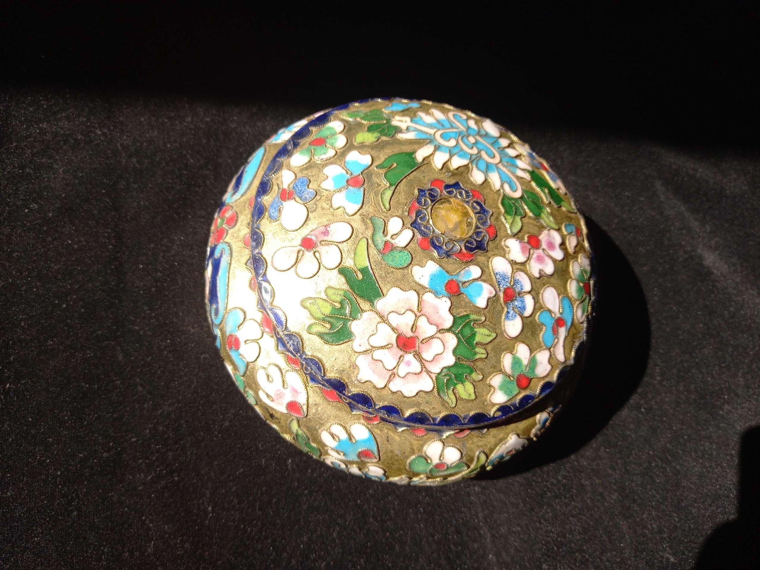 شکلات خوری مینا