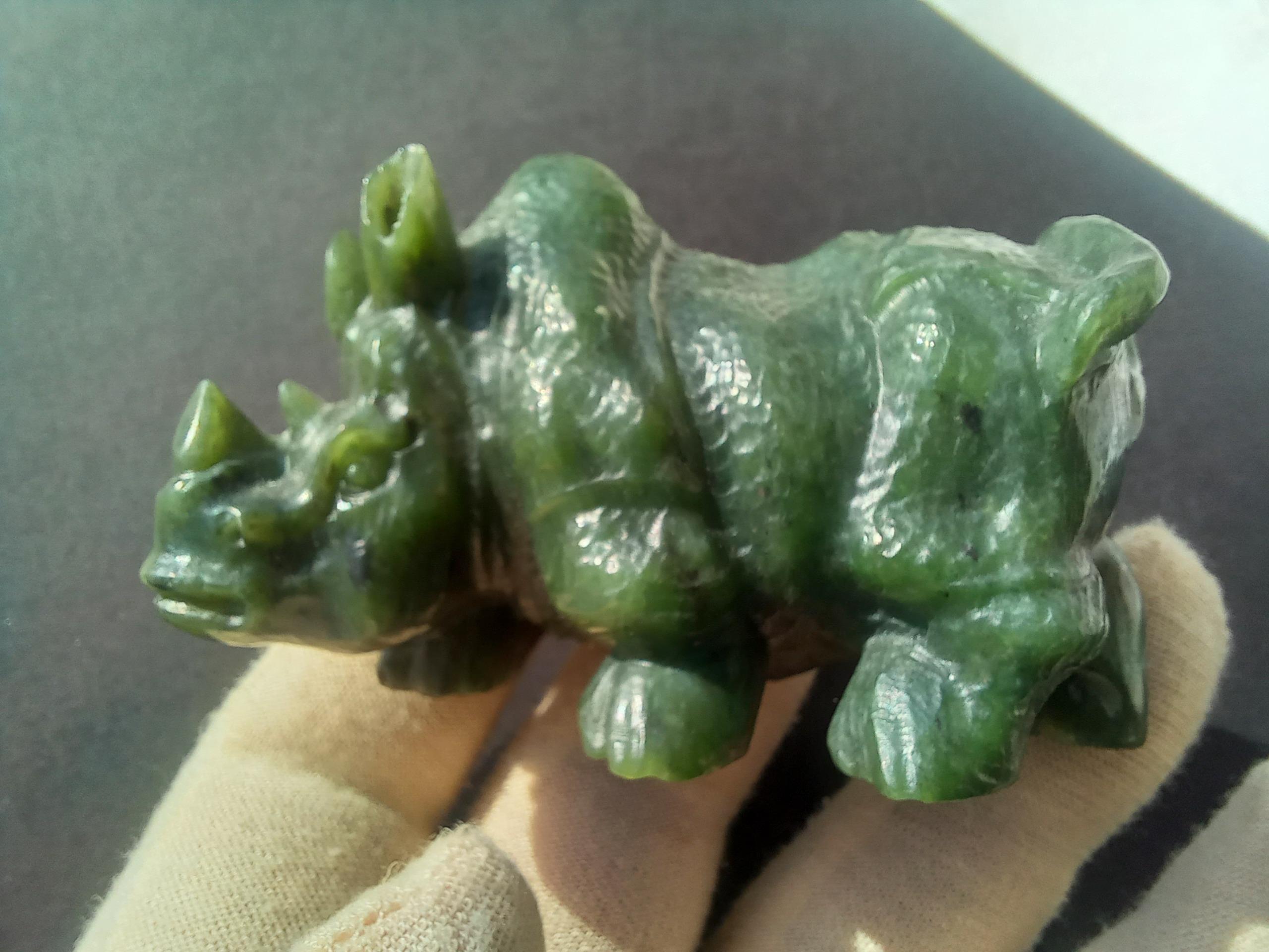 مجسمه کرگدن سنگی  186 گرمی