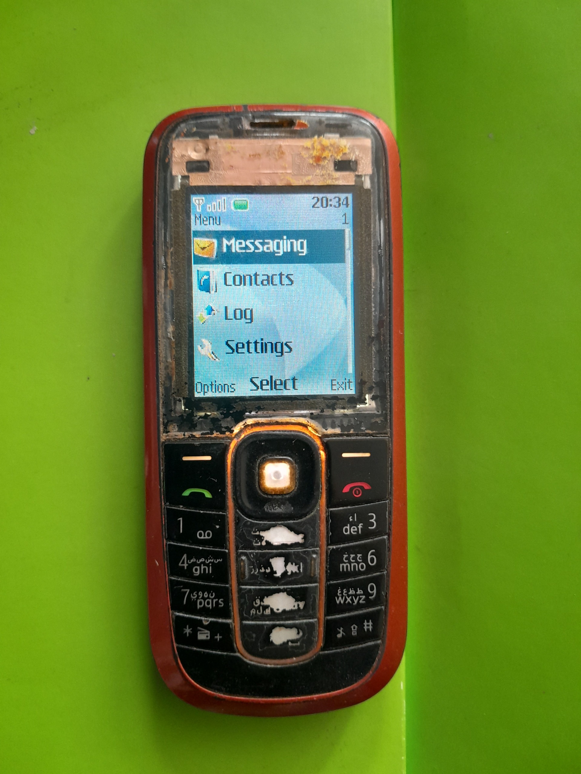 نوکیا 2600c-2 با 4 عدد قاب نو