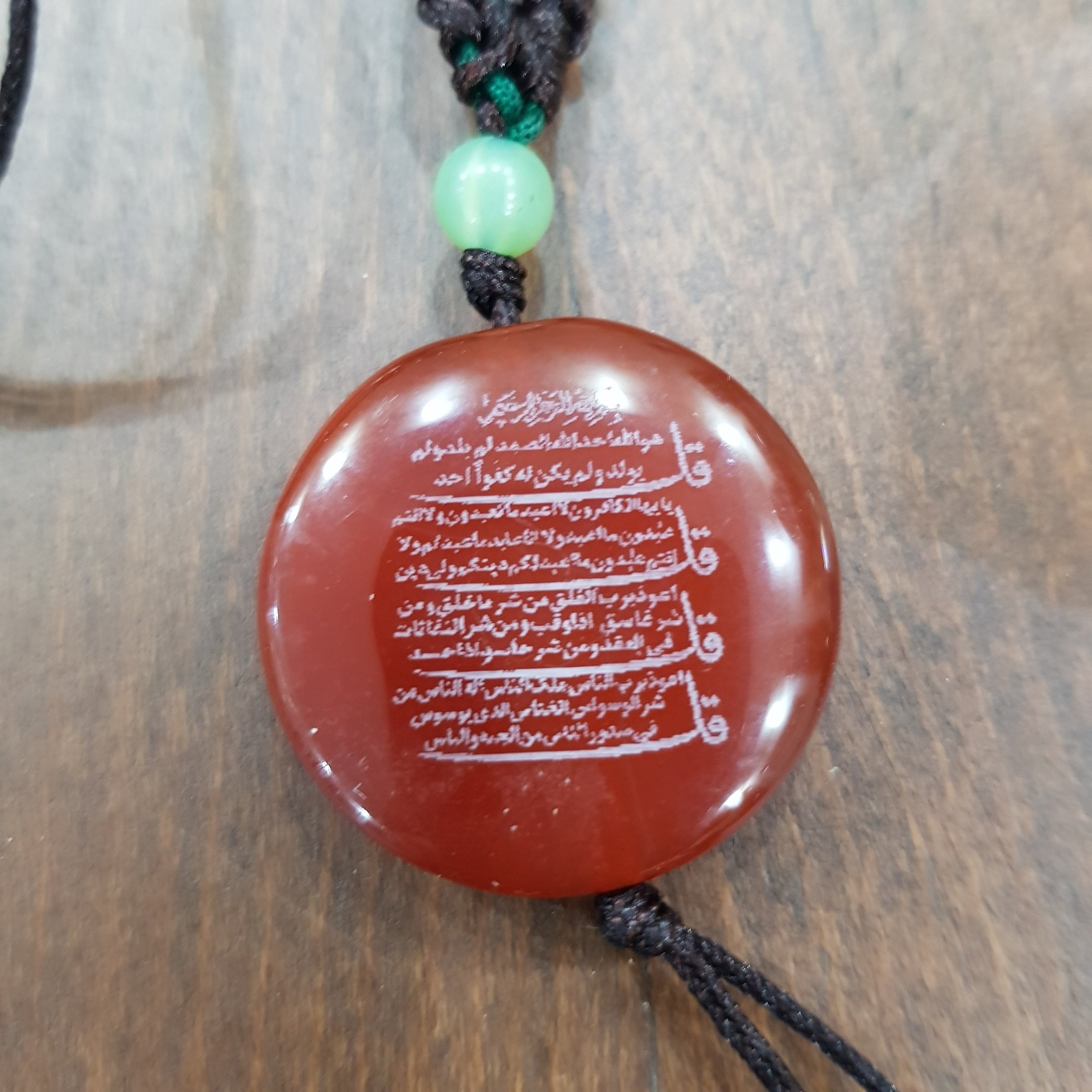 گردنبند بافت ابریشمی با آویز سنگ عقیق معدنی خطی