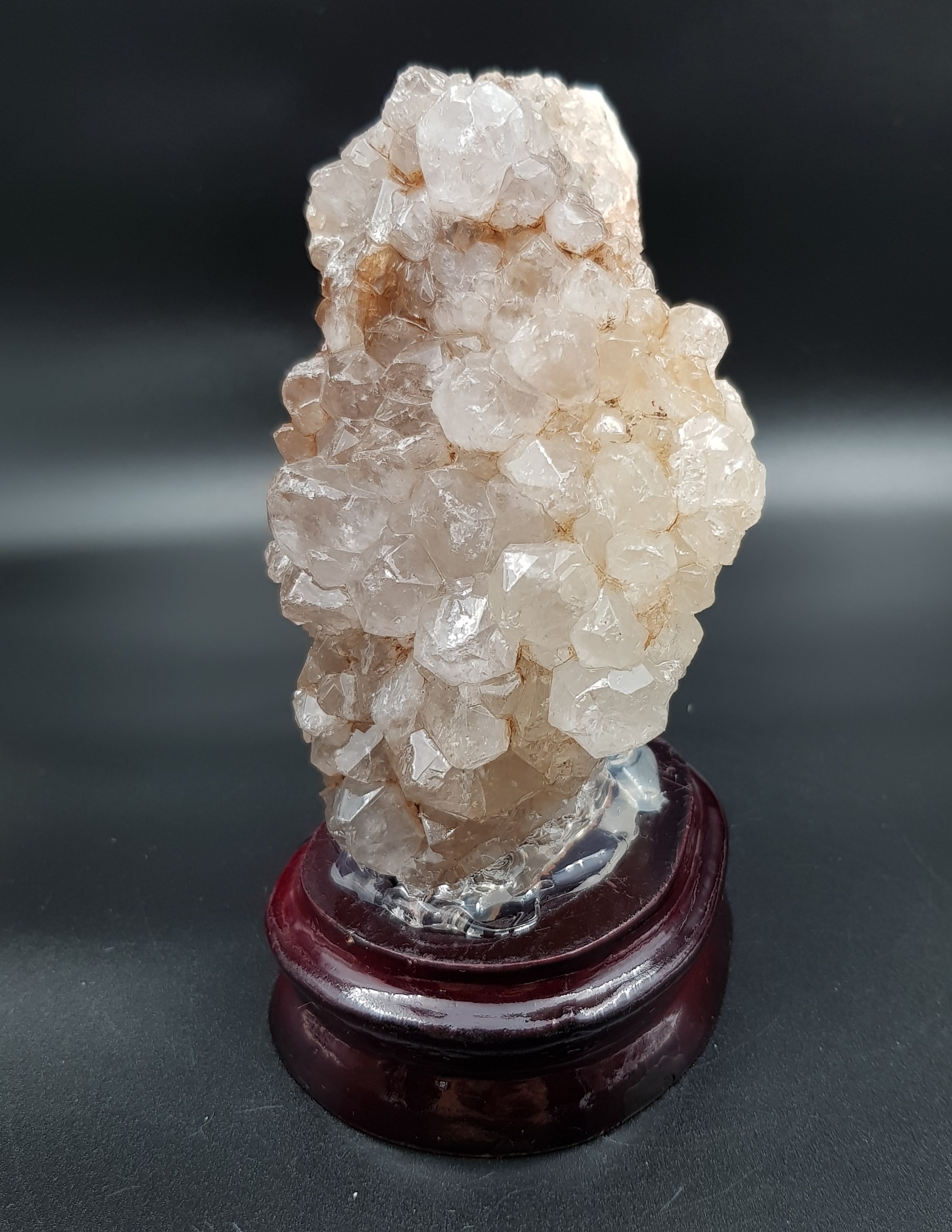 گوهر سنگ کوارتز نباتی رنگ جذاب