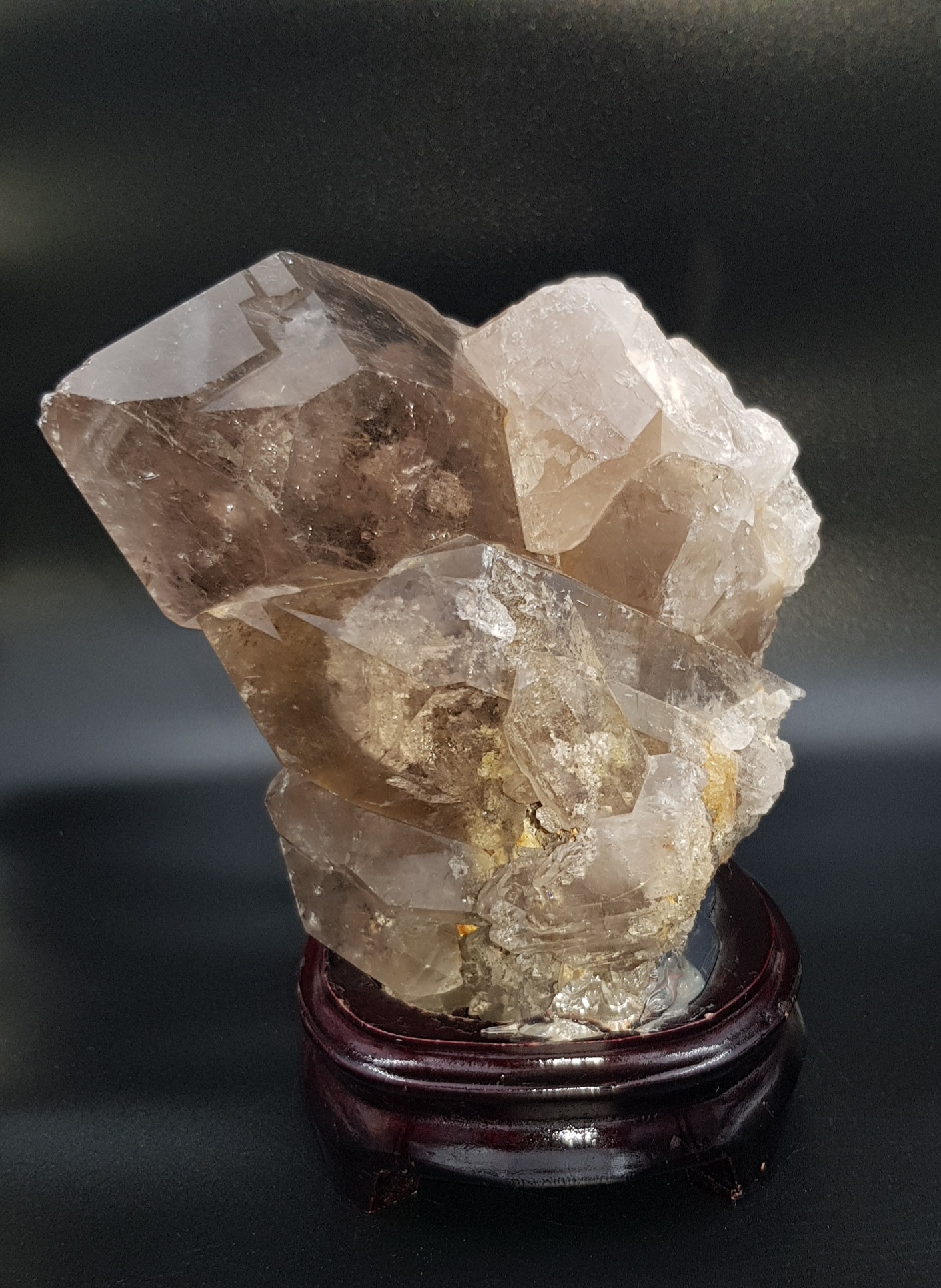 گوهر سنگ کوارتز دودی غول پیکر کلکسیونی