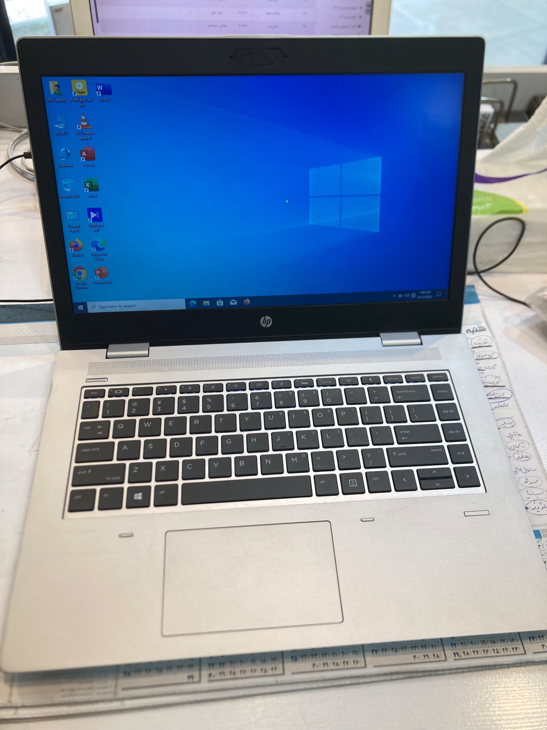 یک لپ تاپ hp در حد نو