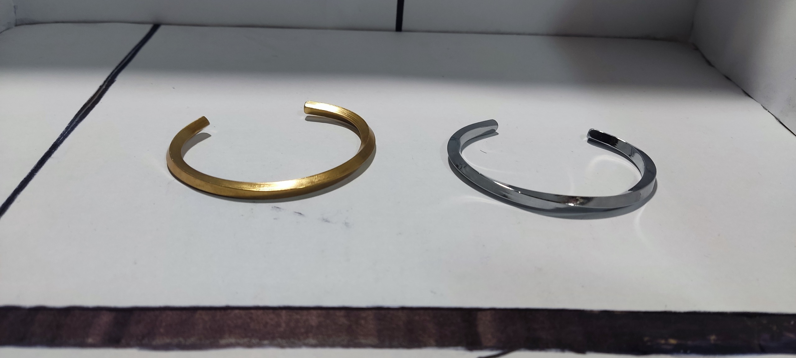 دستبند طرح بنگل پیچ پیچی