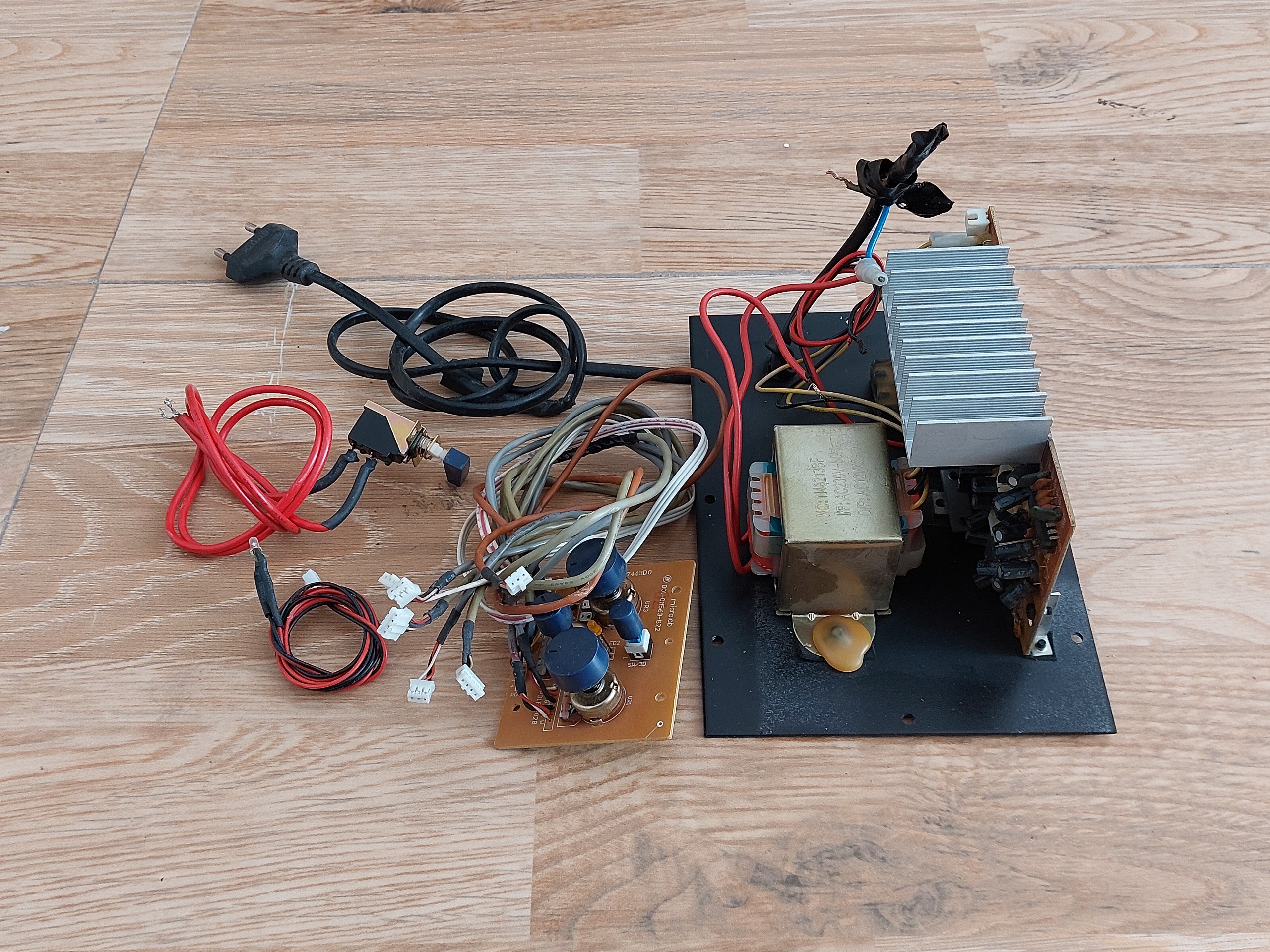 امپلی فایر 2.1 کانال میکرولب