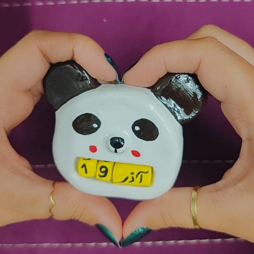 مجسمه تقویم پاندا