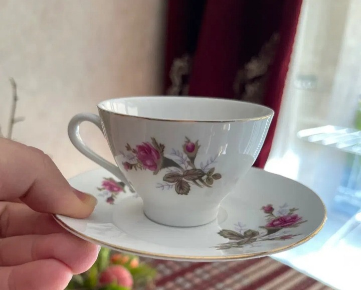 فنجان و نعلبکی قدیمی چایخوری