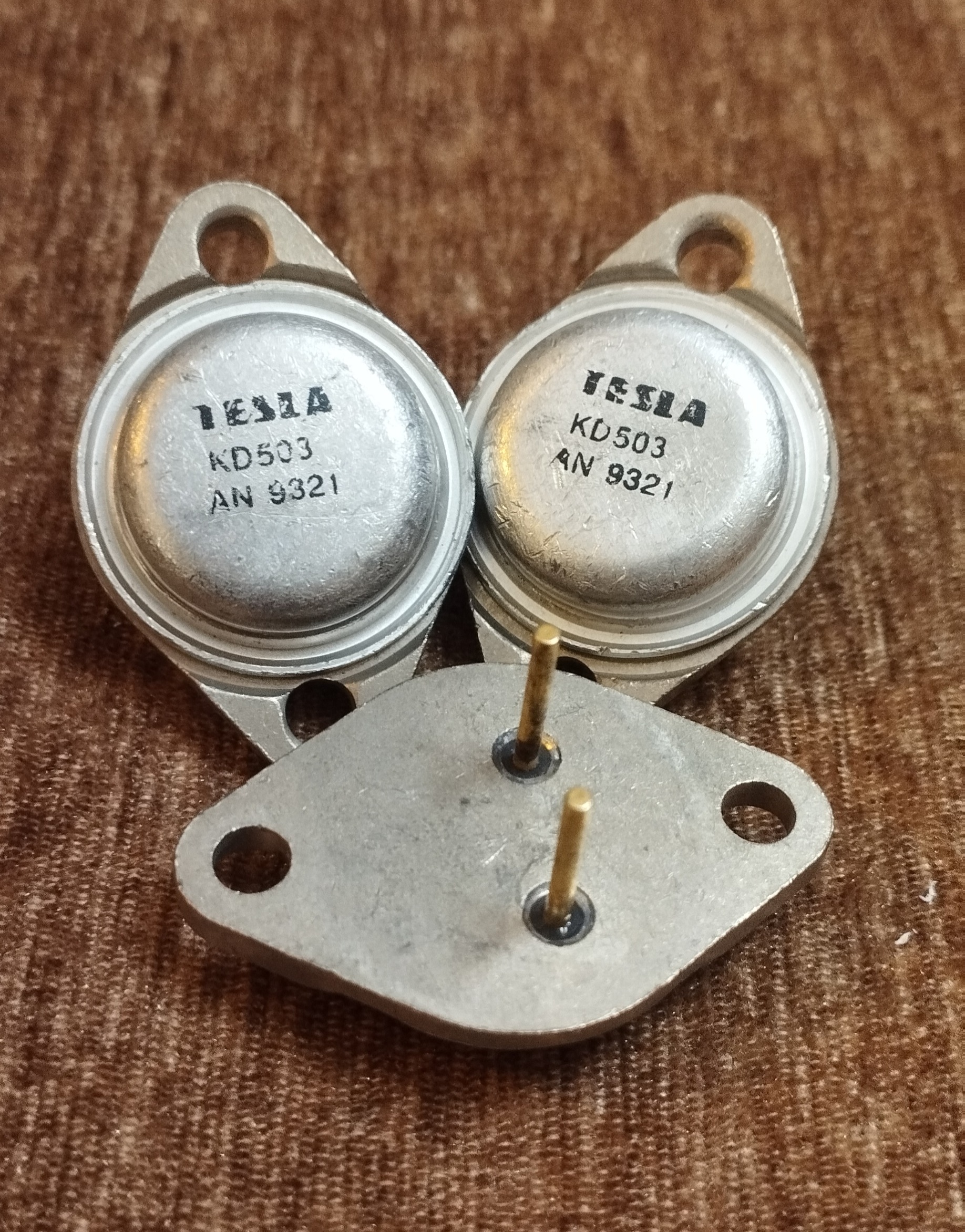 ترانزیستور KD503 ساخت Tesla