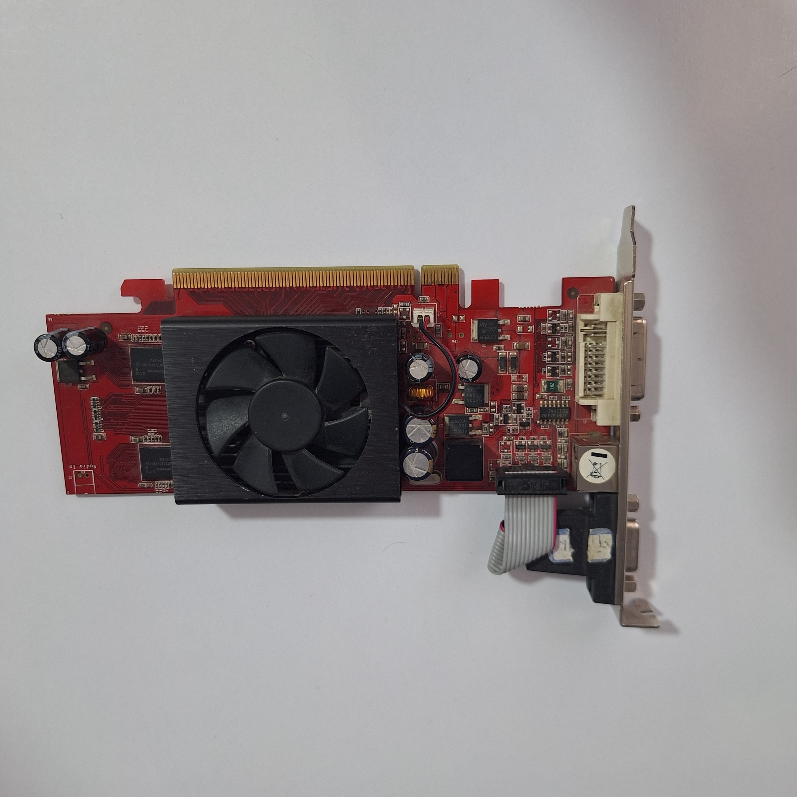 کارت گرافیک 256 ddr2 ...توضیحات دارد