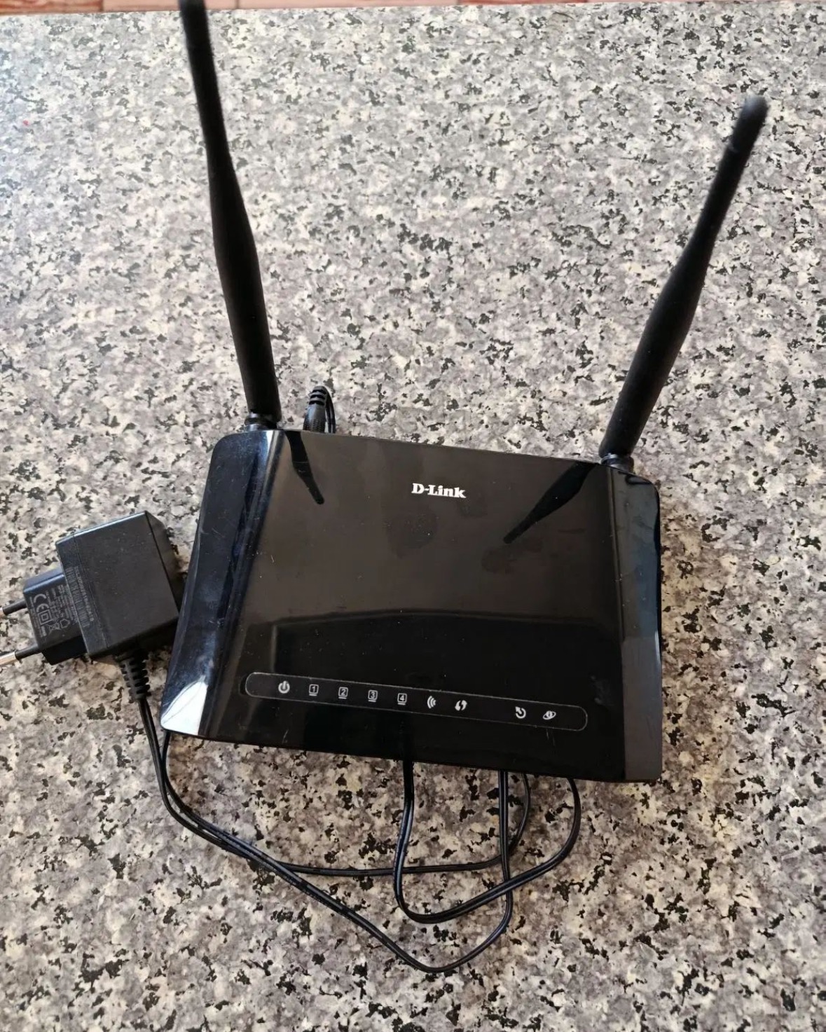 مودم ADSL بیسیم دی لینک مدل DSL-2740U