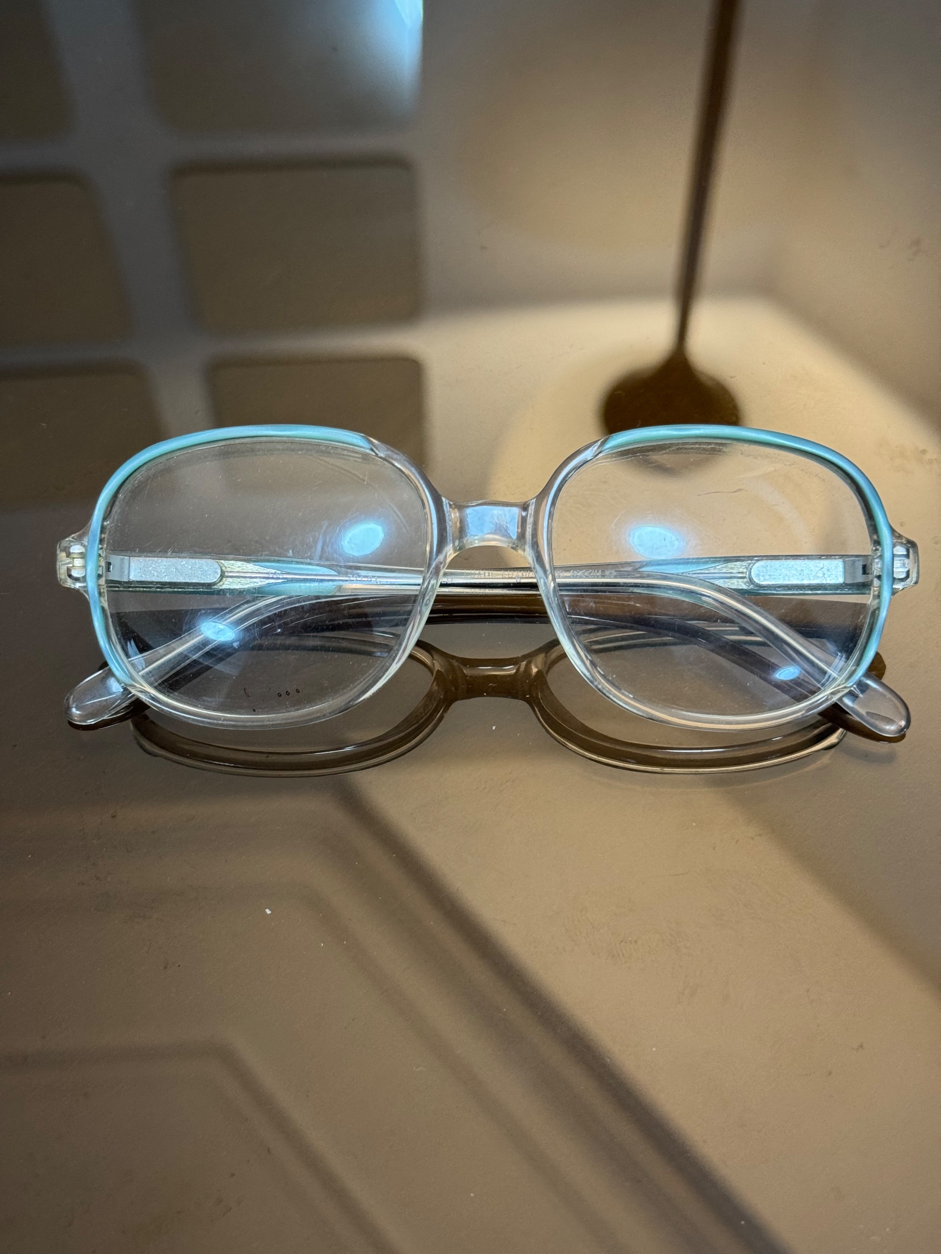 عینک طبی Essilor
