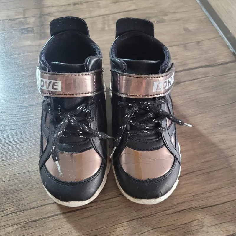 کفش اسپرت بچگانه