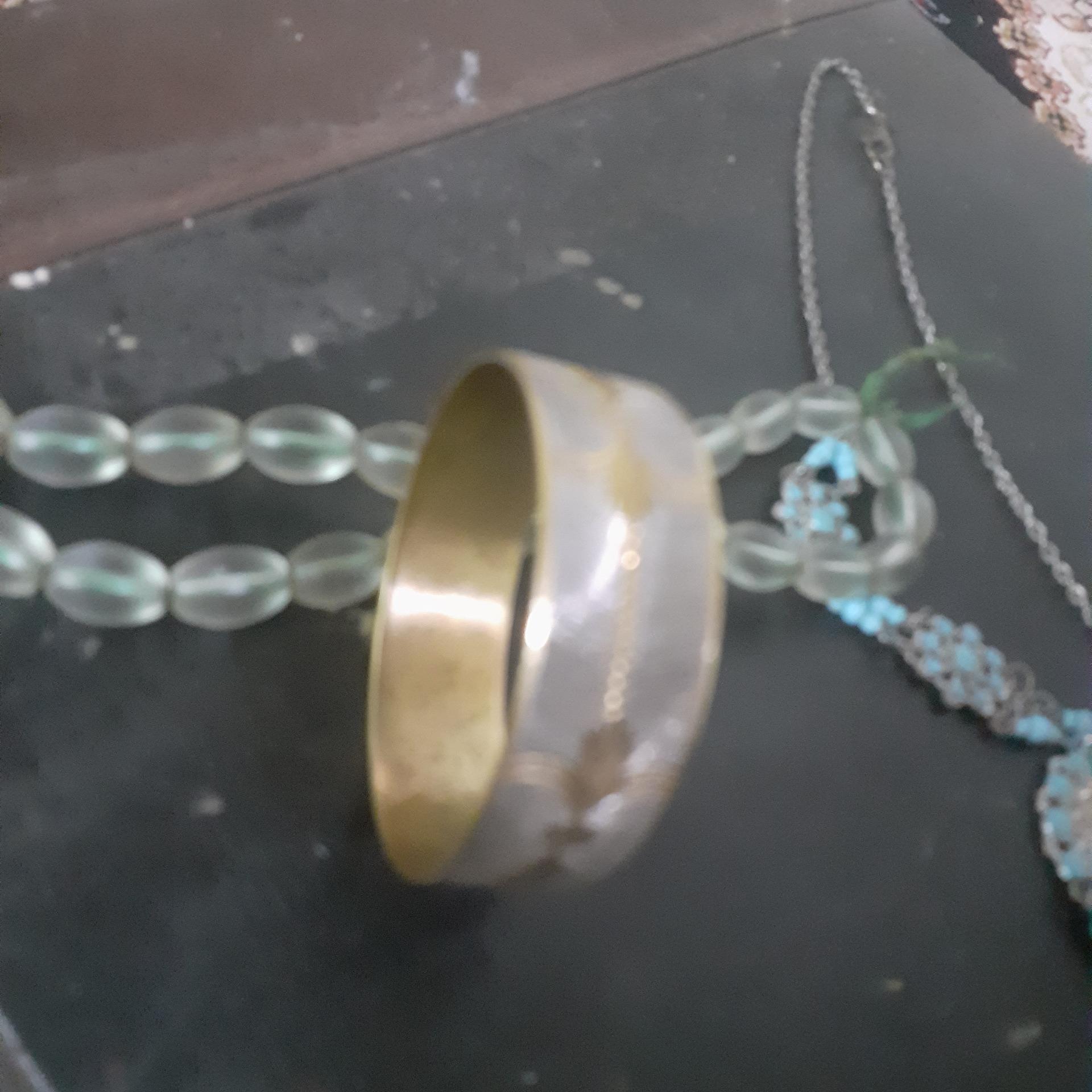 النگوی زیبابنظربرنزمیخورولی تامحک نخورمعلوم نمیشه