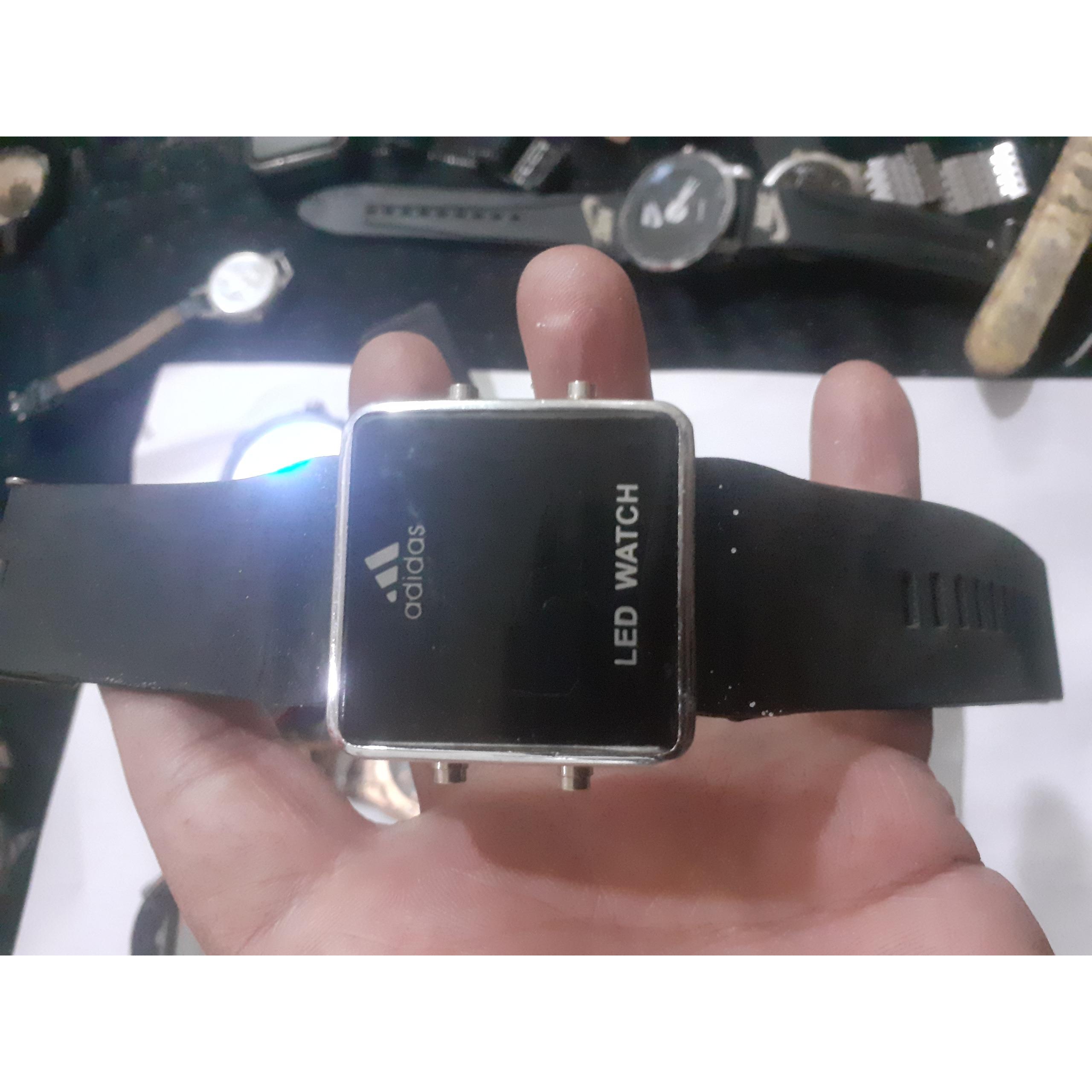 ساعت دیجیتال یاکامیپوتری الی دیادیداس