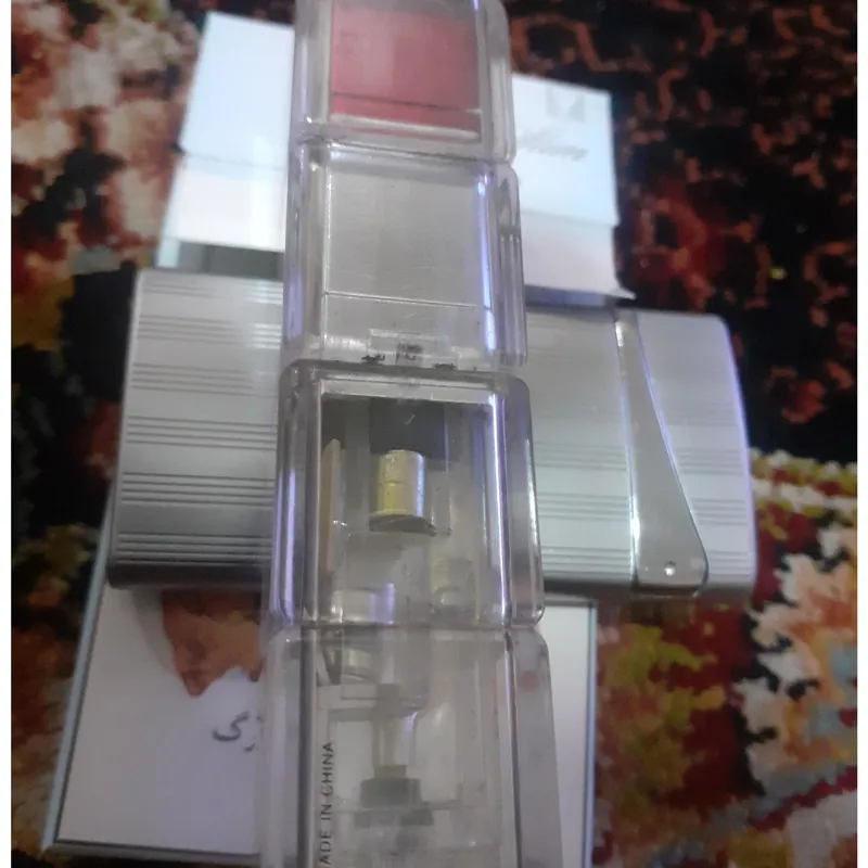 فندک روژ لبی باچزاق چشمکزن مخژن شفاف