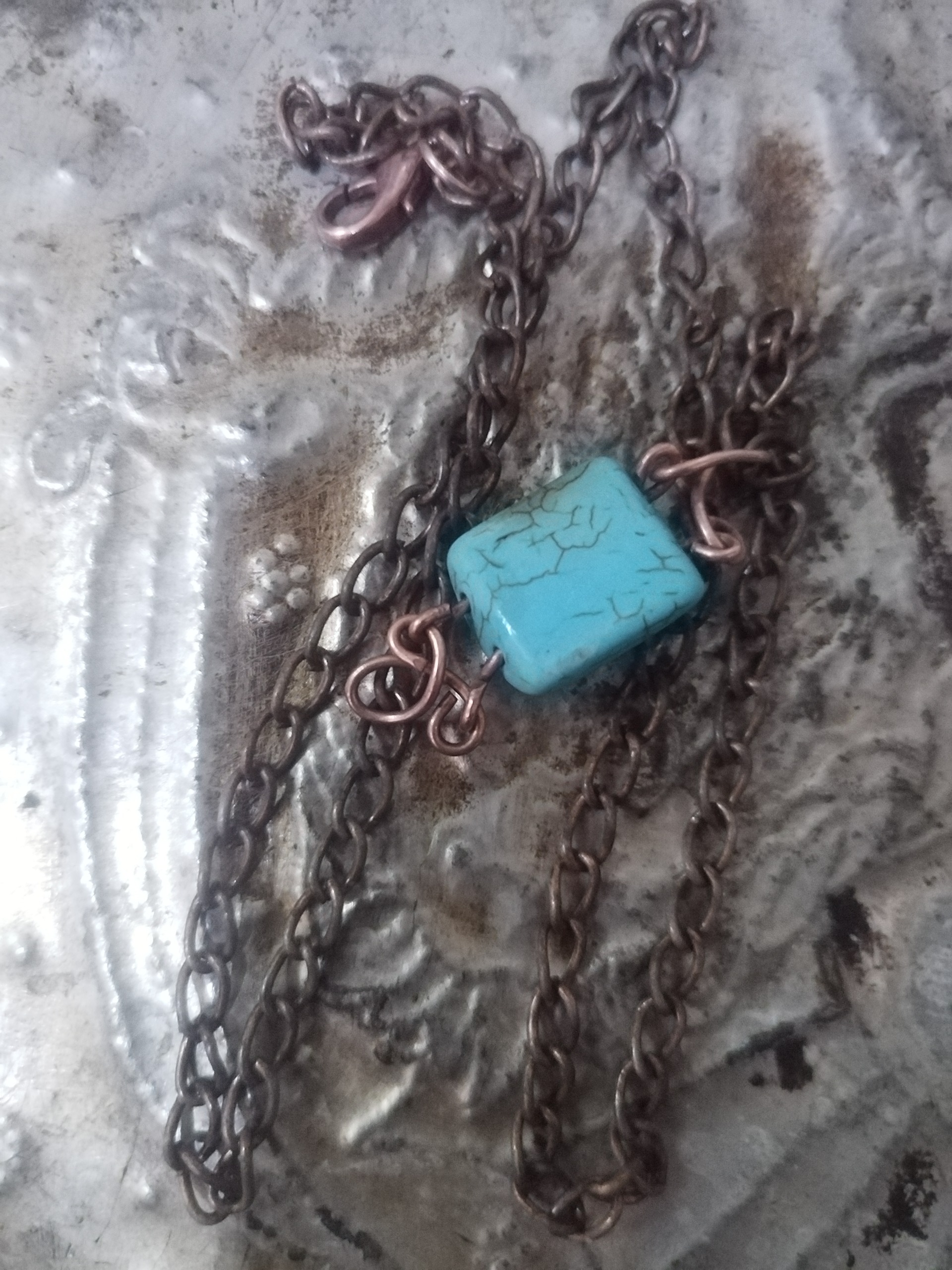 گردنبندقدیمی زنجیری بلنداویزش نمیدونم چیه