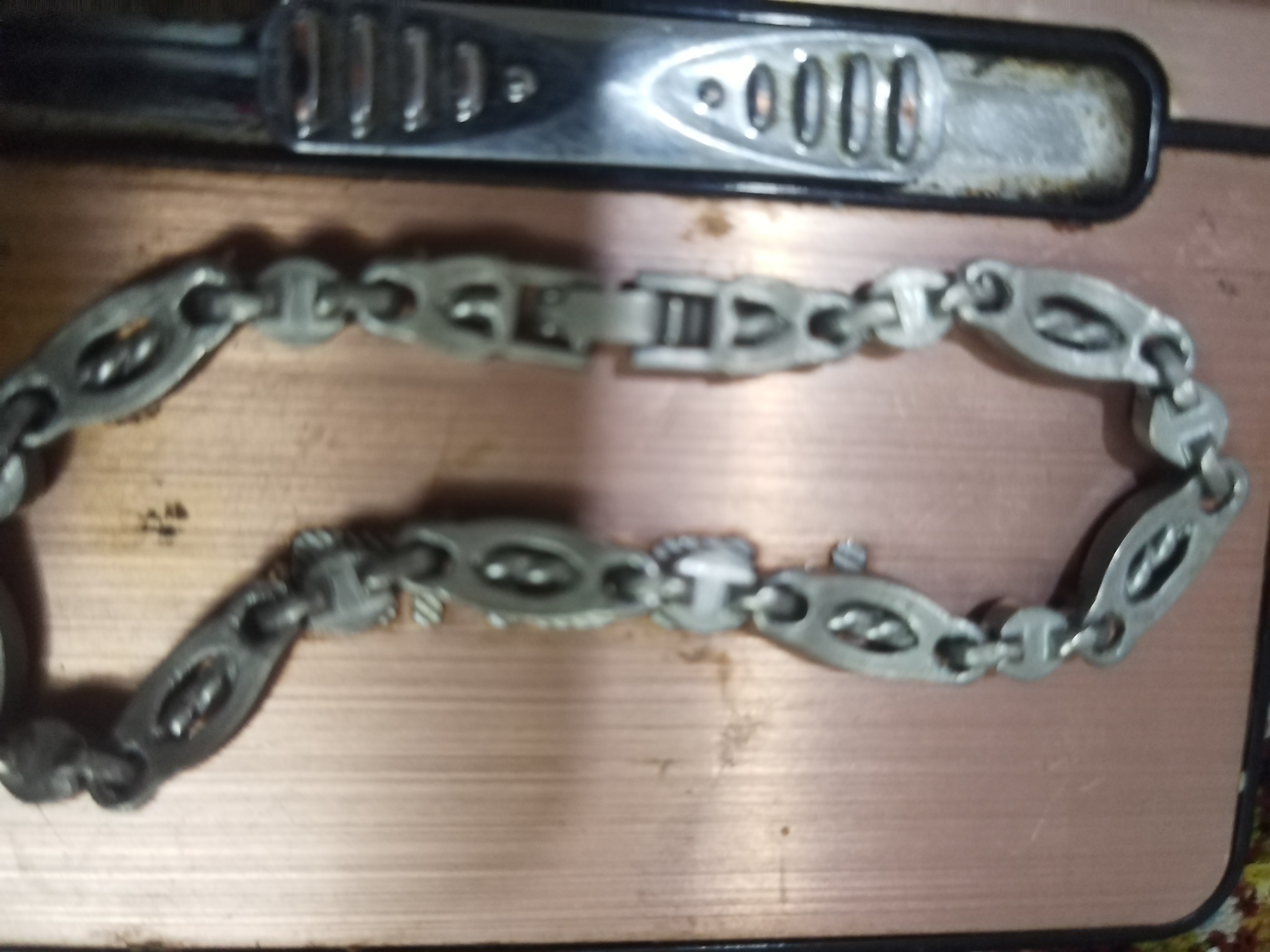 دستبندزیبای جندتیکه ای طرح قدیمی مطابق تصویر