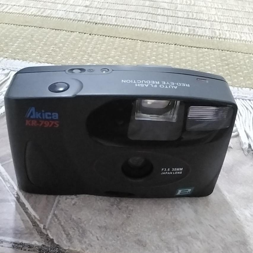 یک عدد دوربین قدیمی