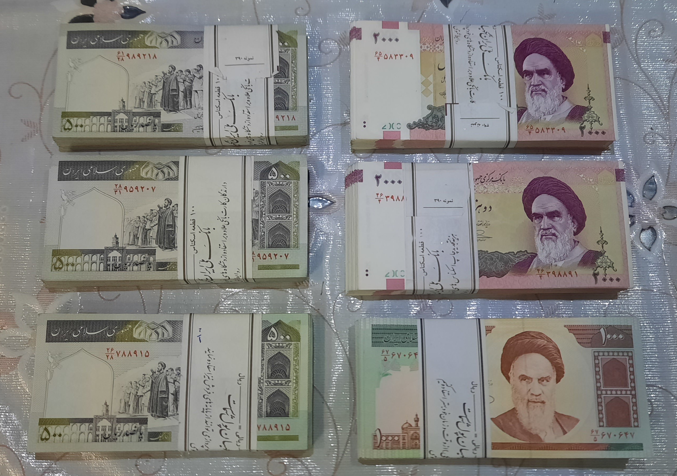 6 بسته اسکناس جمهوری