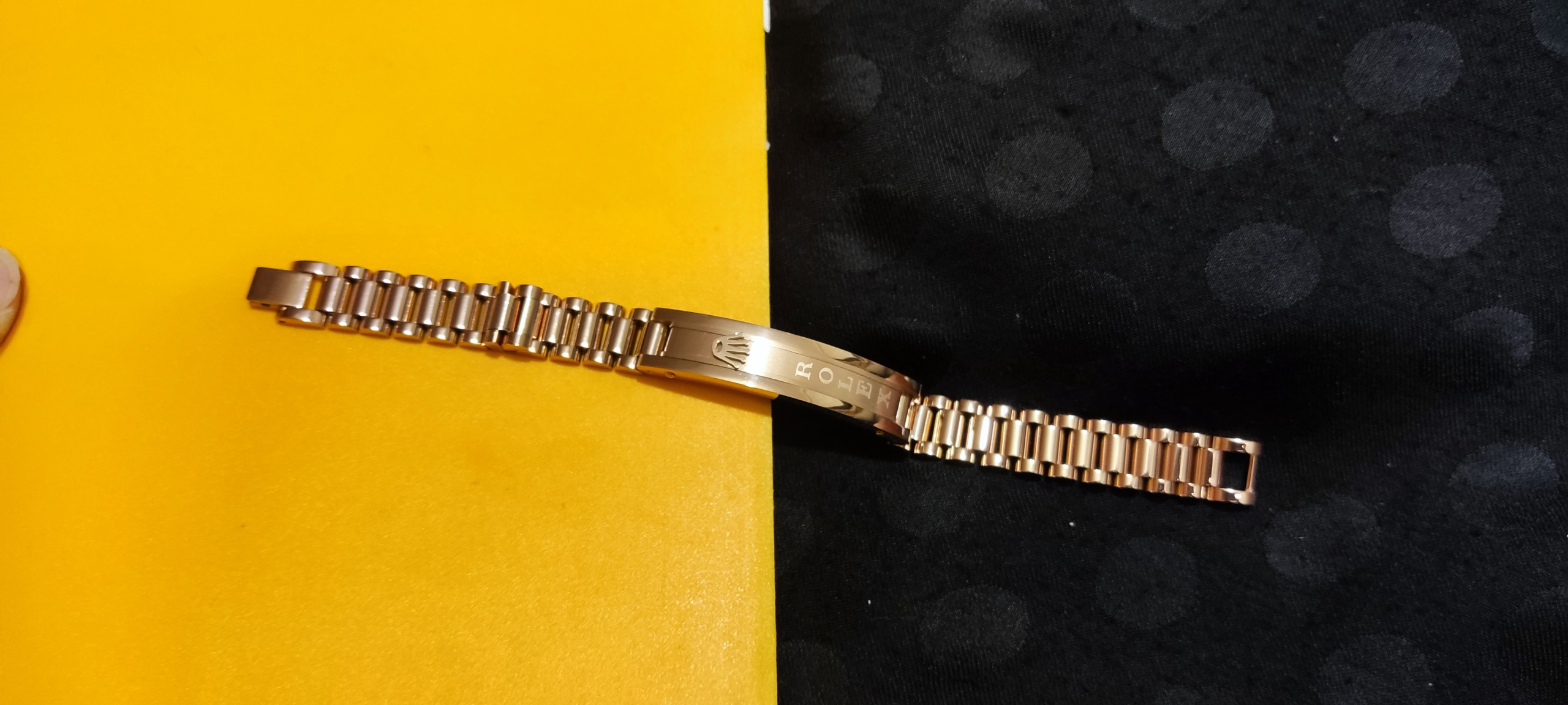 دستبند رولکس رزگلد پلاک دار کد03