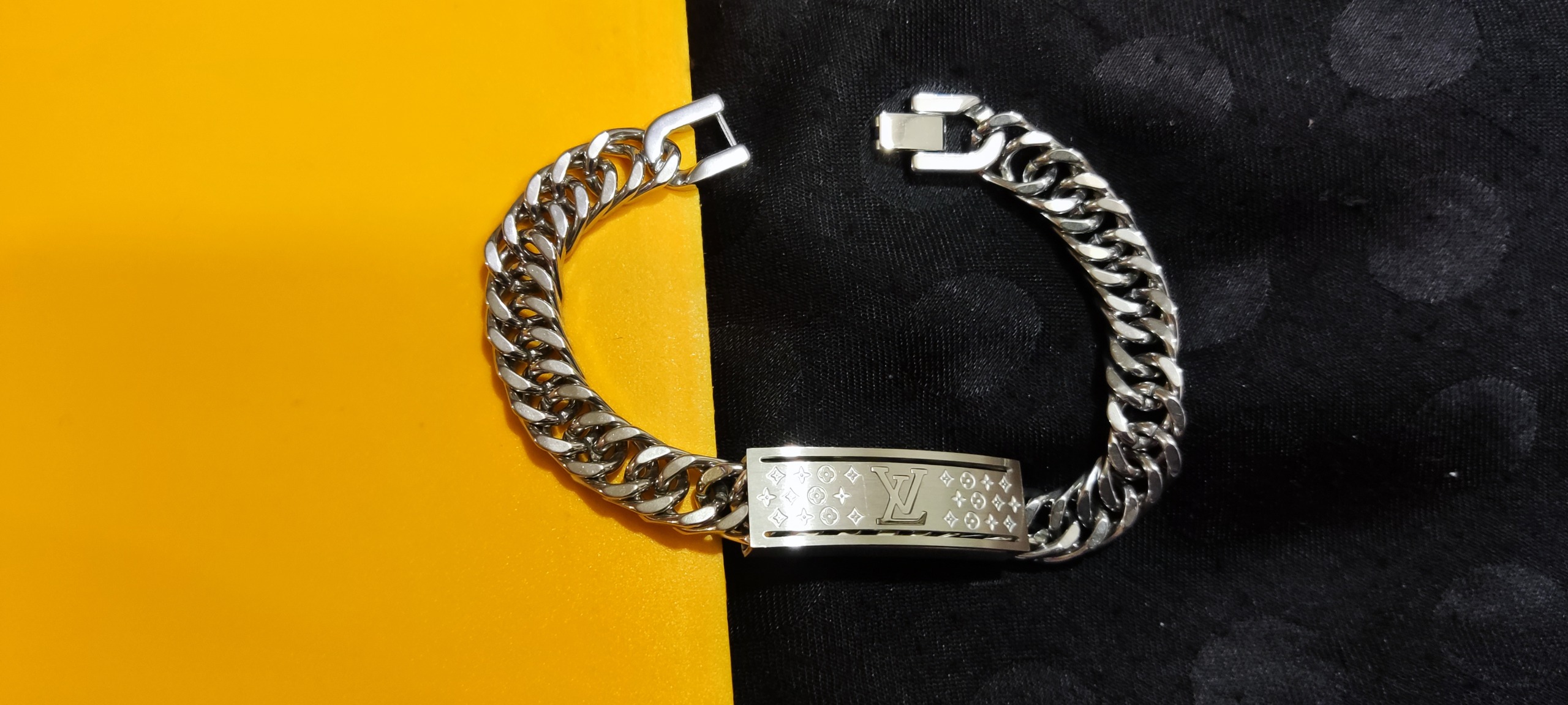 دستبند مردانه لویی ویتون نقره ای مارک