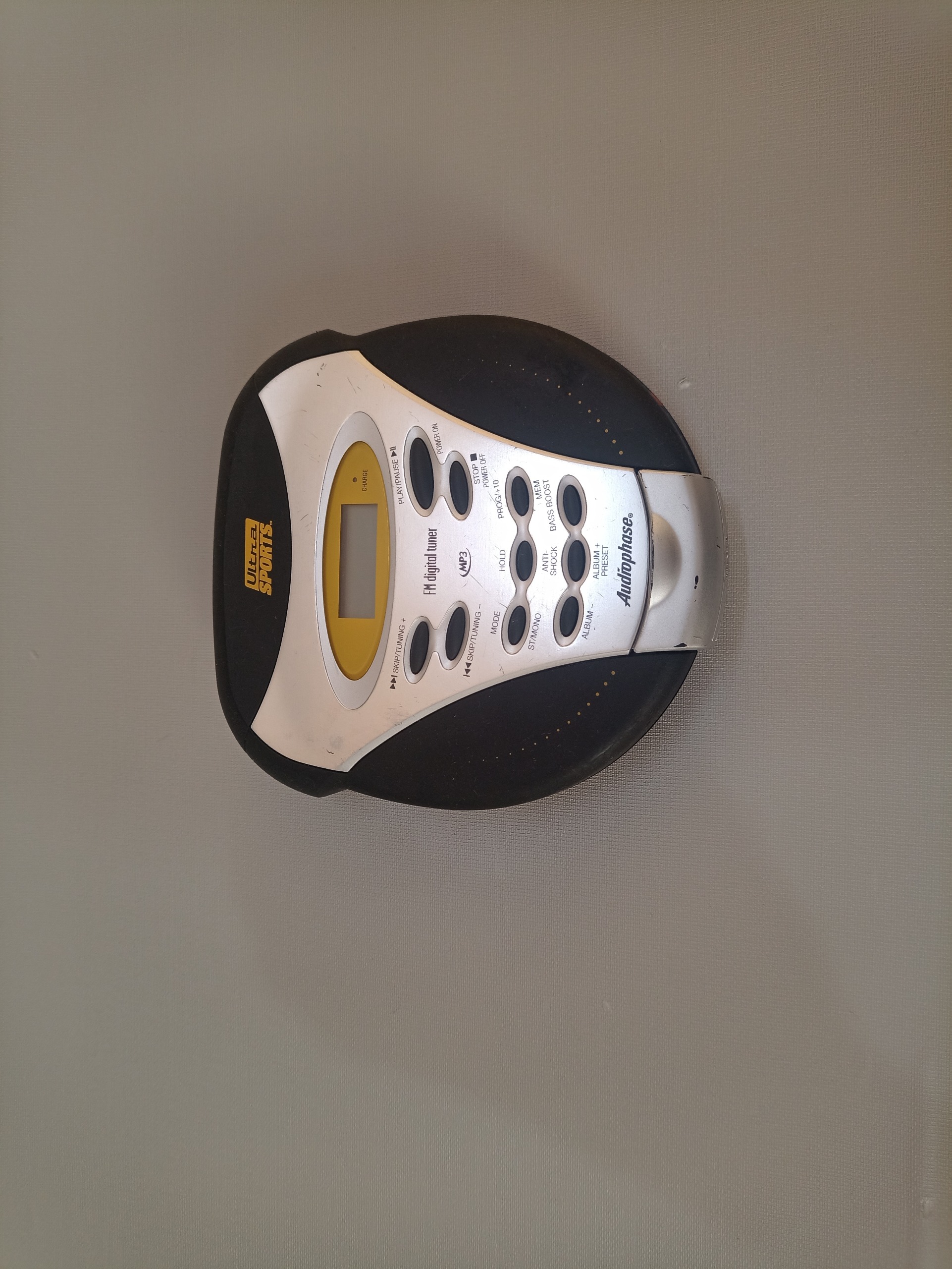 سی دی من رادیو دار