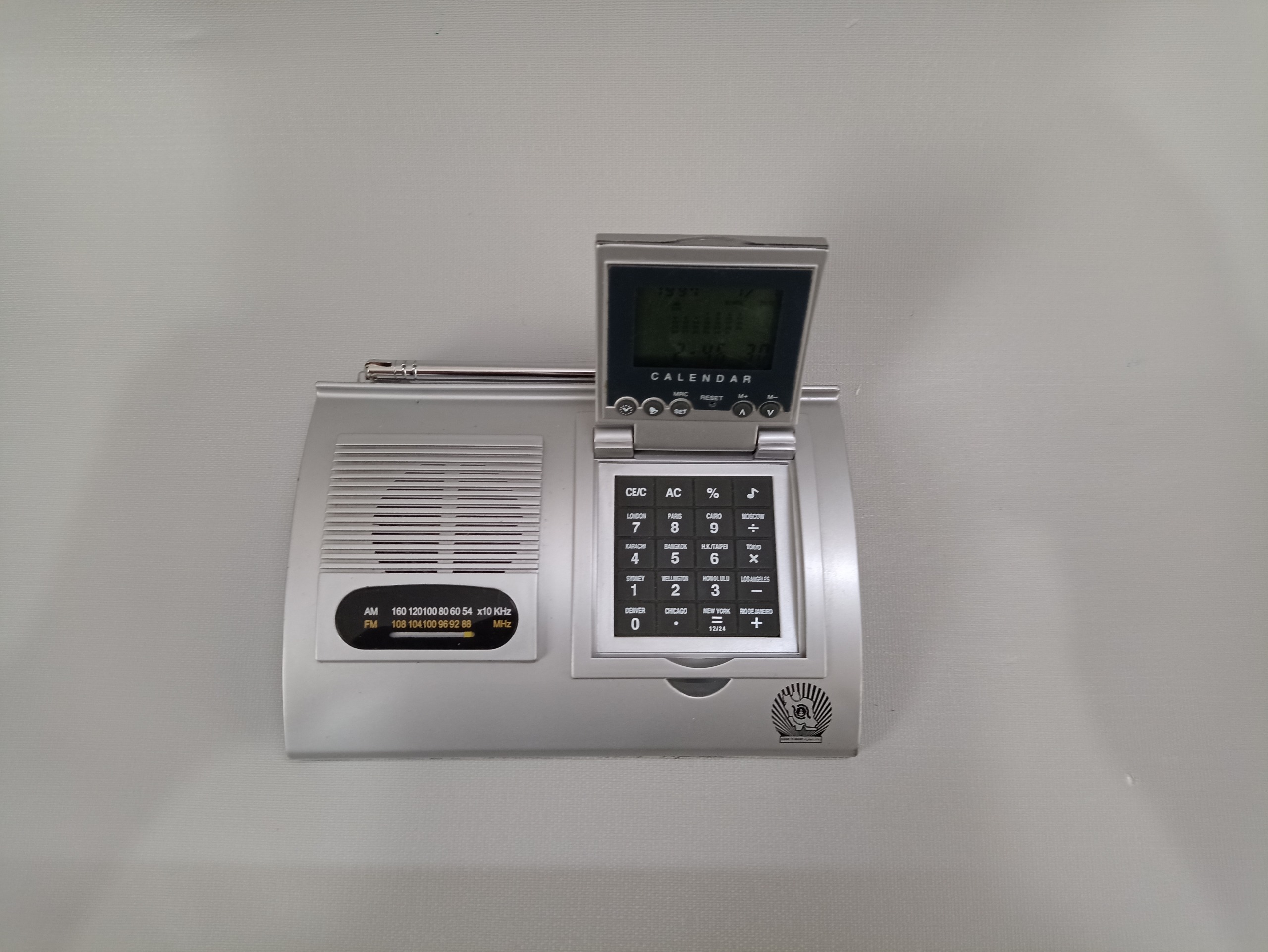 رادیو رومیزی با ماشین حساب