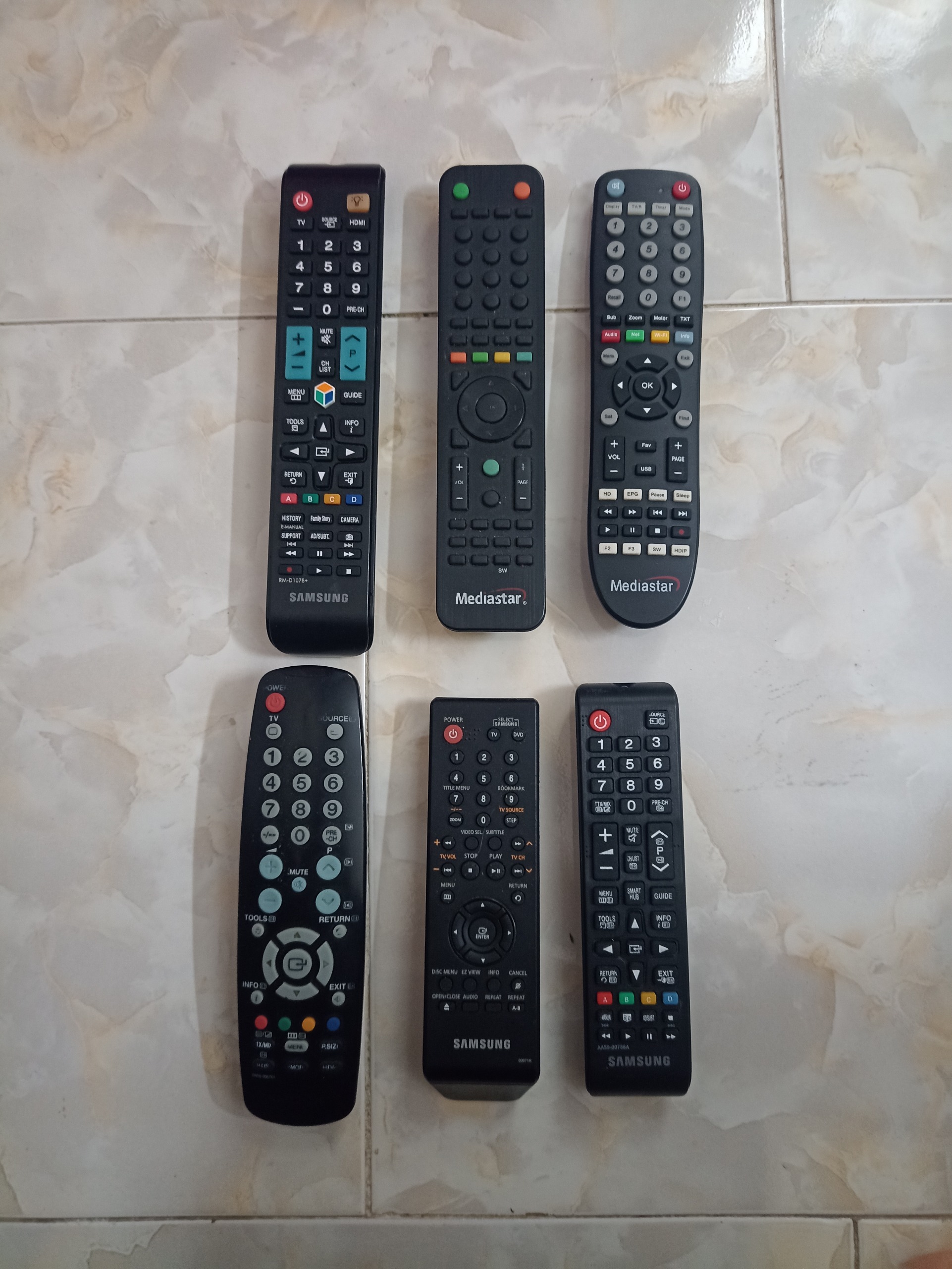 چندتا کنترل سامسونگ و گیرنده