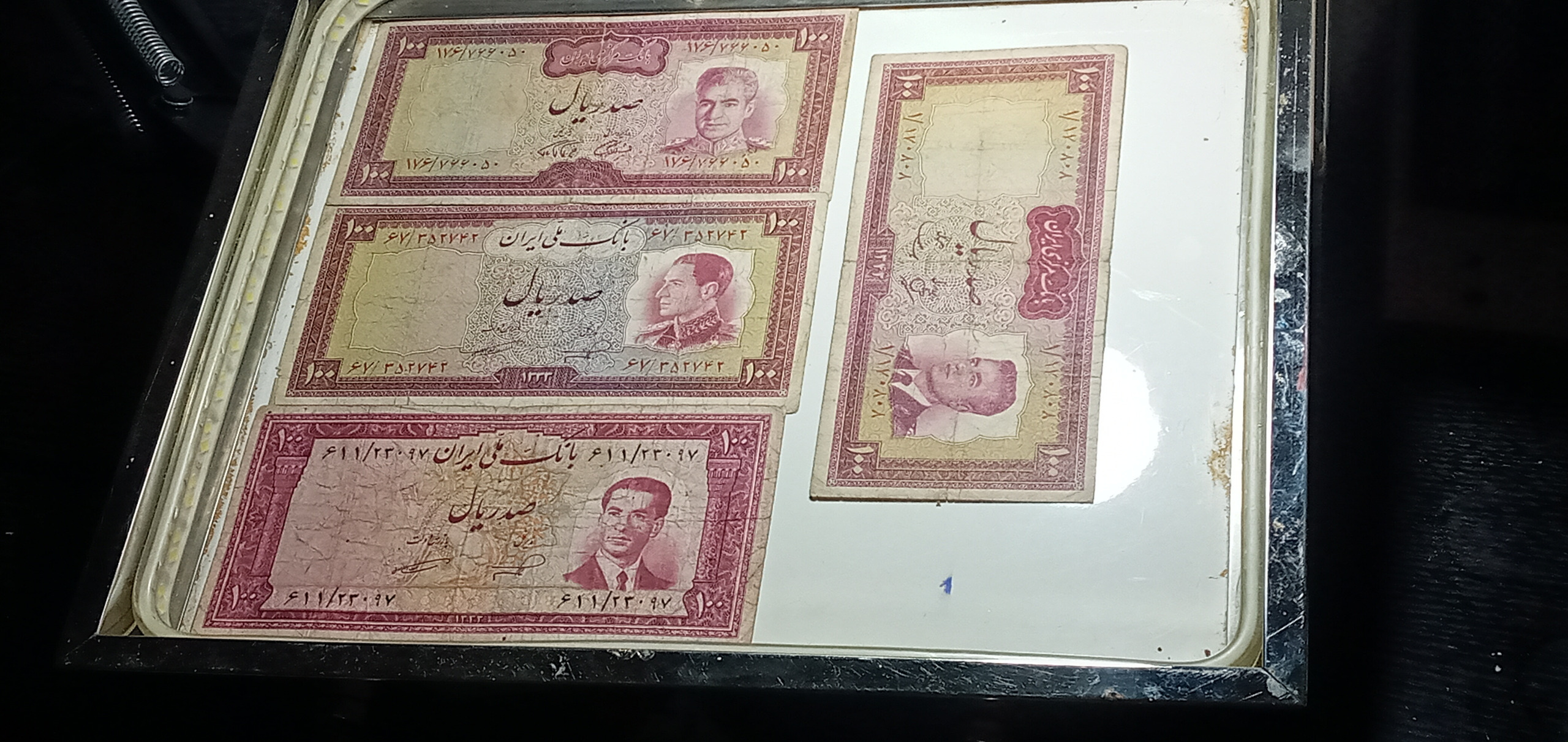 4  برگ اسکناس  100ریالی امضاها   مختلف محمدرضاشاه