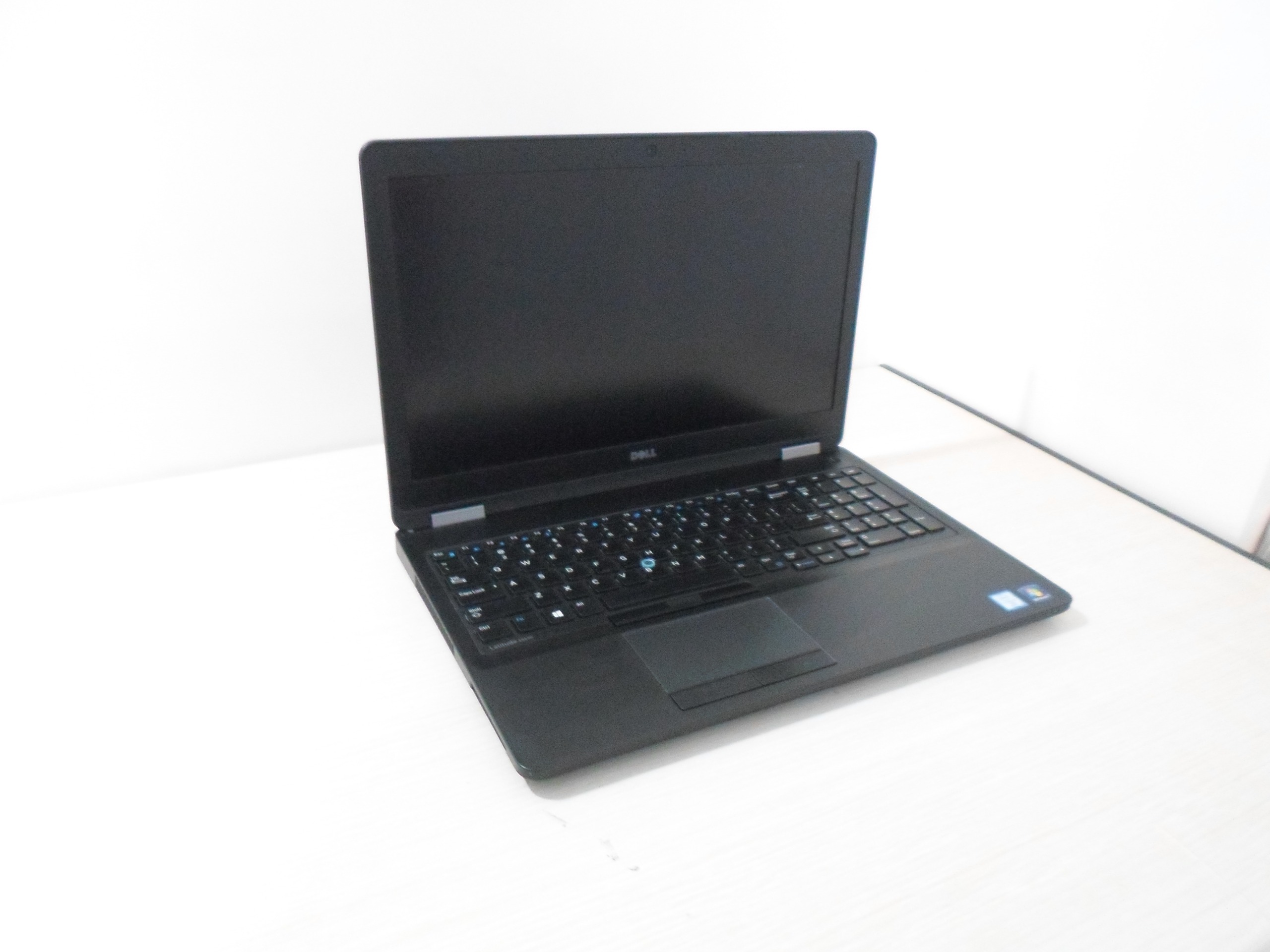 لپ تاپ DELL 5570