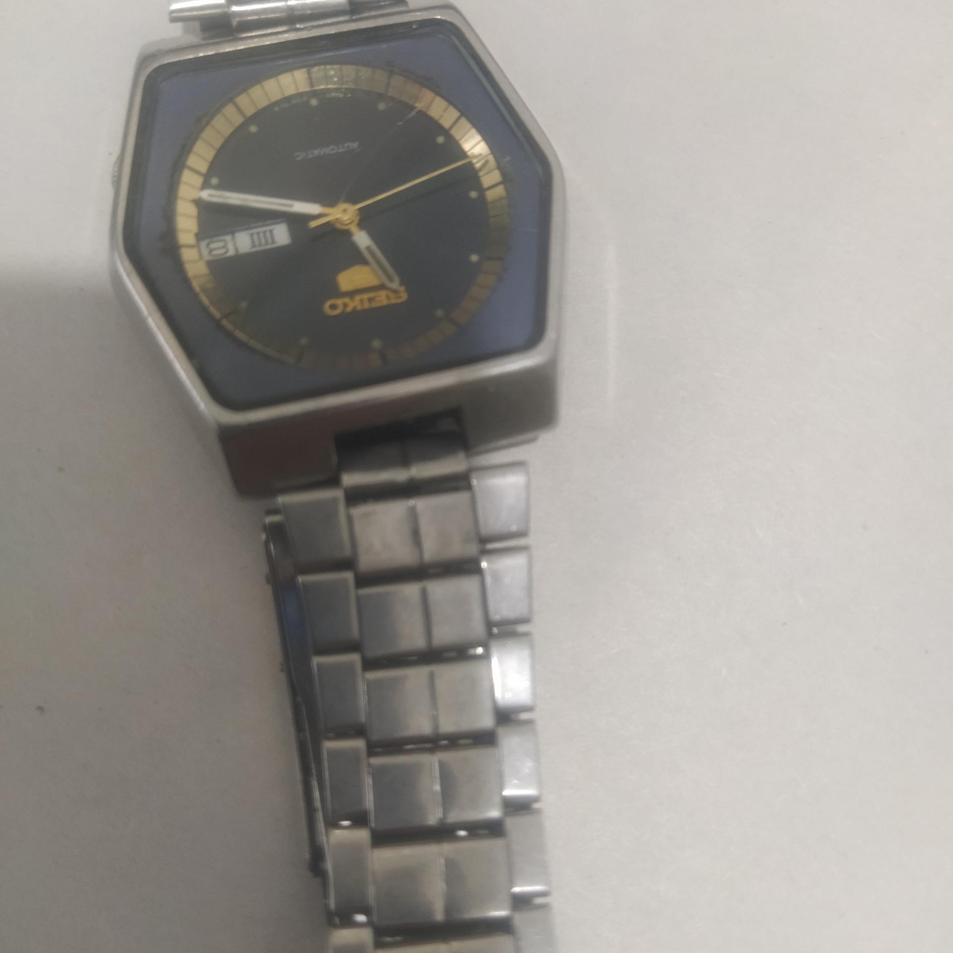 ساعت مچی قدیمی