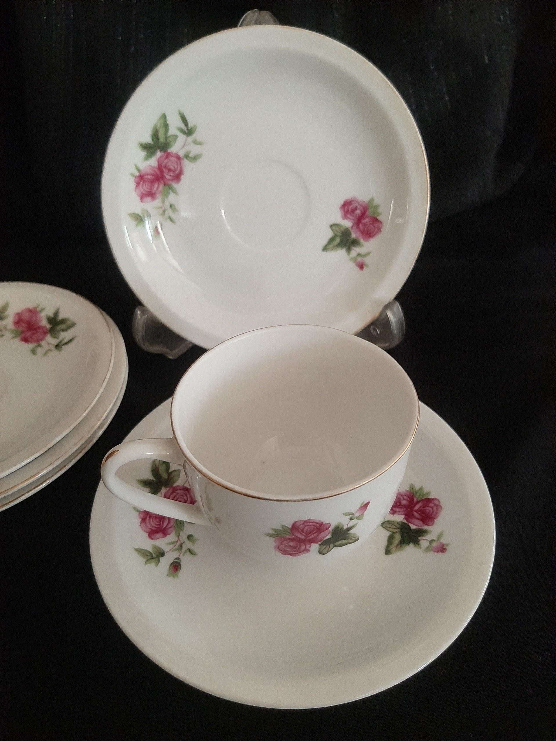 یک فنجان پنج نعلبکی گل سرخی توضیحات