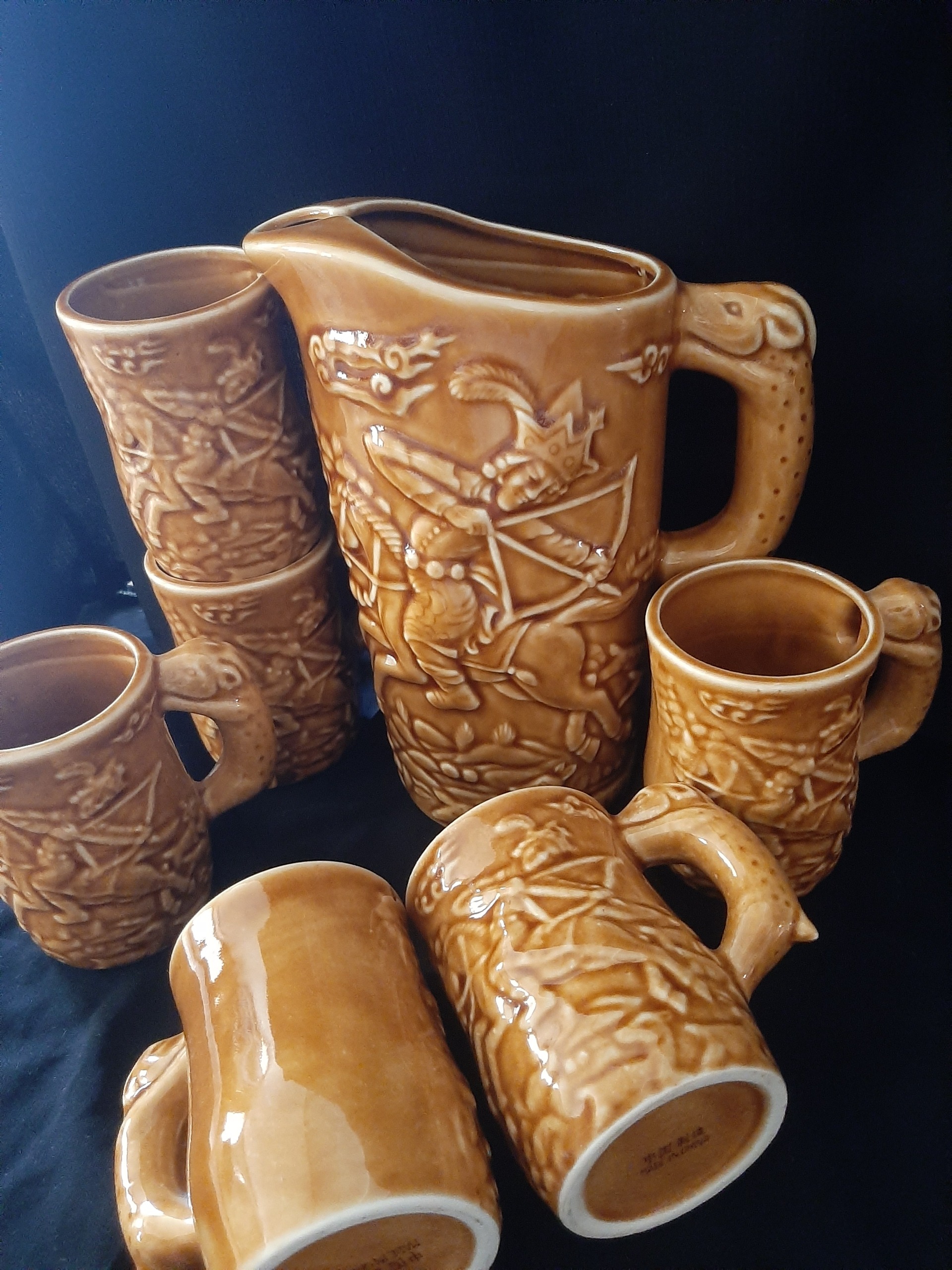 یکدست پارچ و لیوان سرامیکی برجسته توضیحات