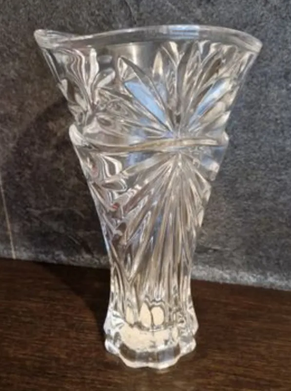 گلدان کریستال توضیحات دارد