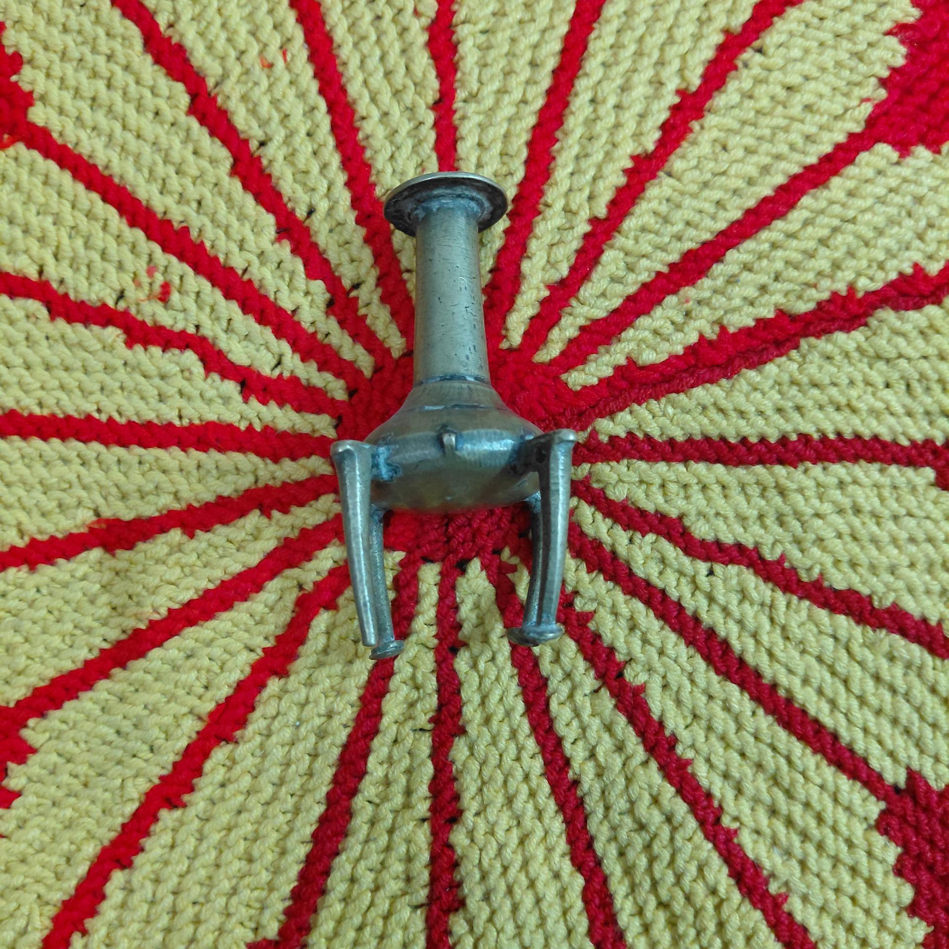 سورمه دان پایه دار قدیمی