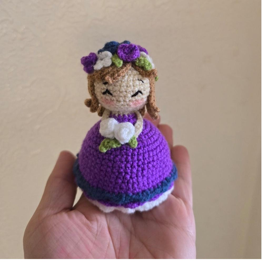 عروسک تبدیل شونده گل