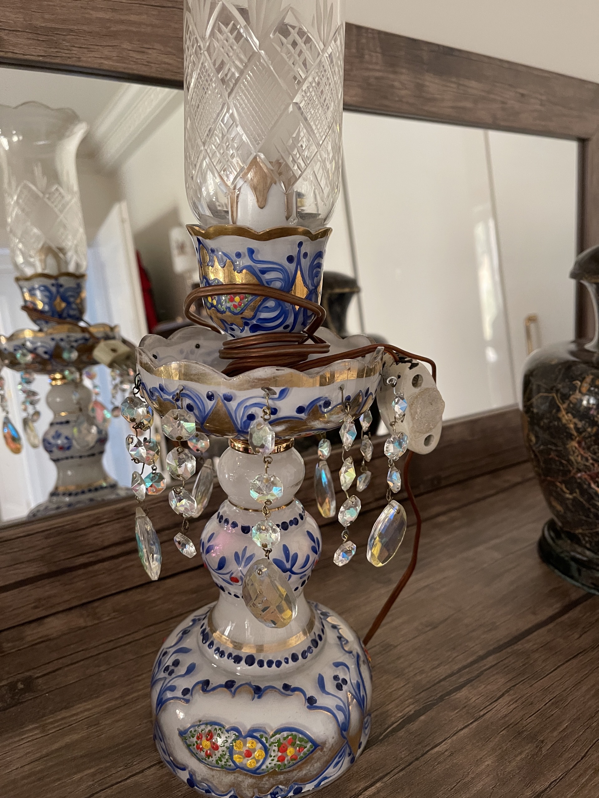 یک عدد چراغ طرح شاه عباسی قدیم