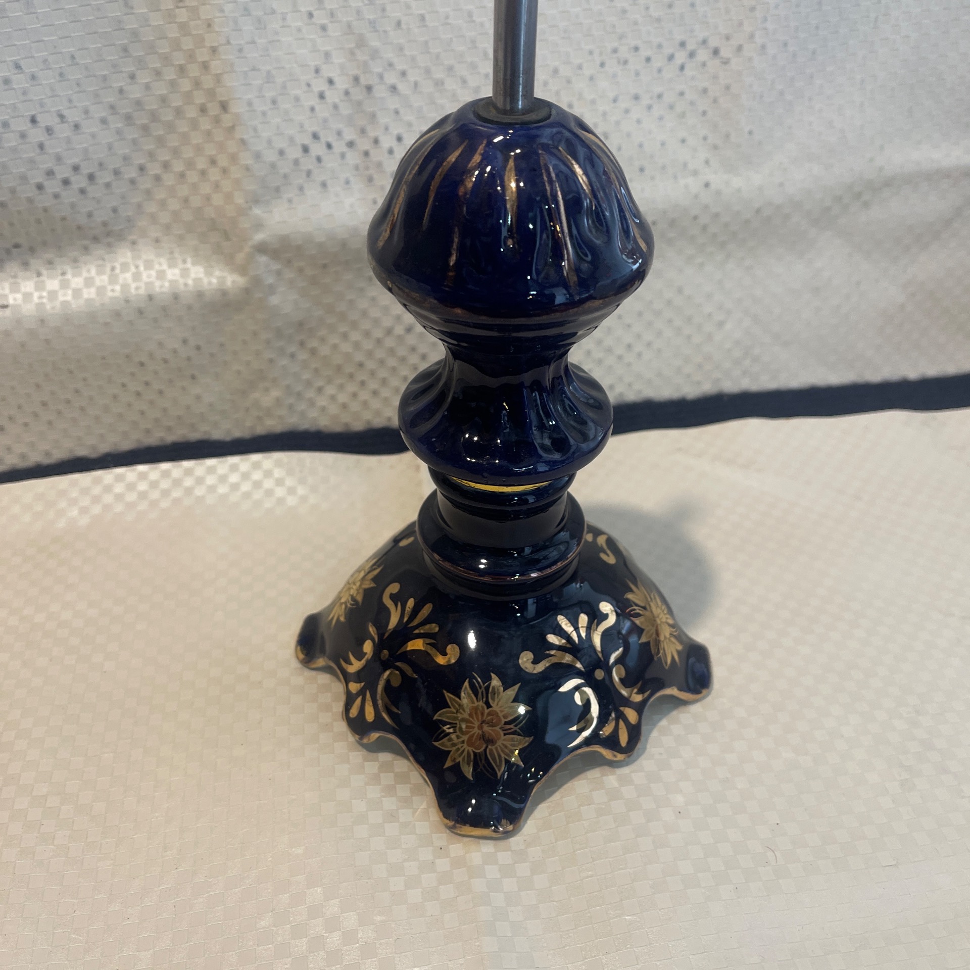 پایه و ستون چینی مارک دار طلا کوب