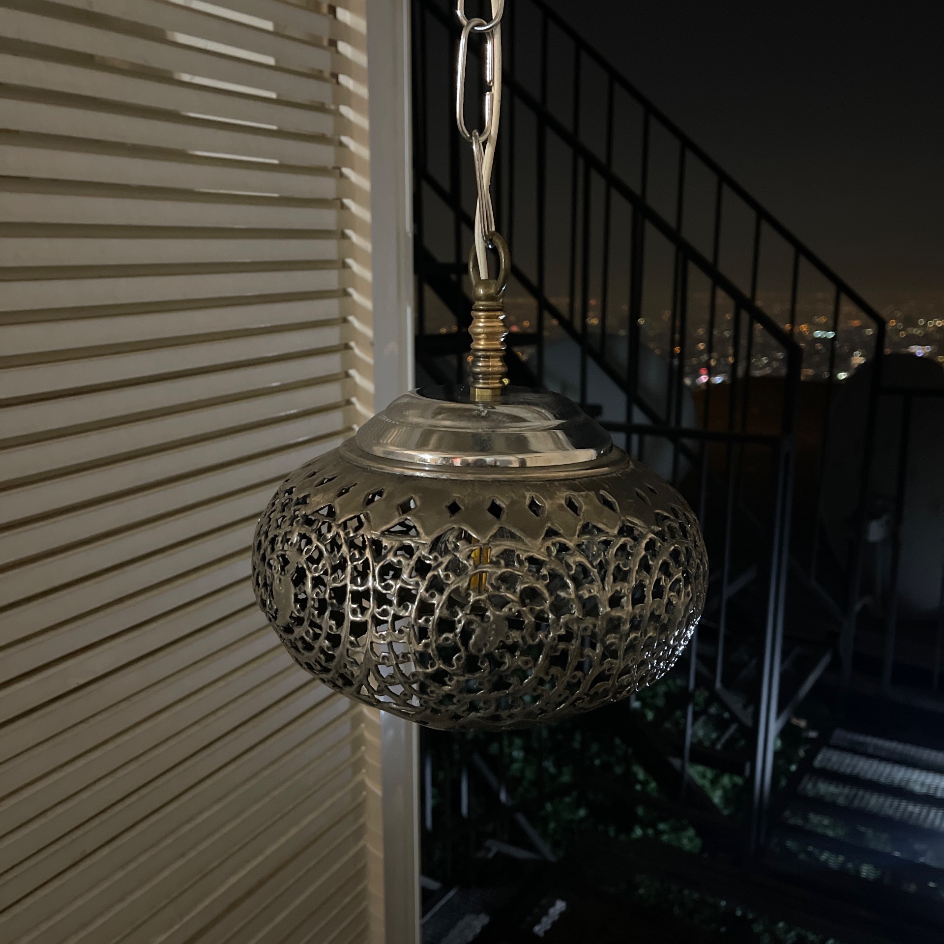 لوستر تک شعله مشبک کار اصفهان قدیم