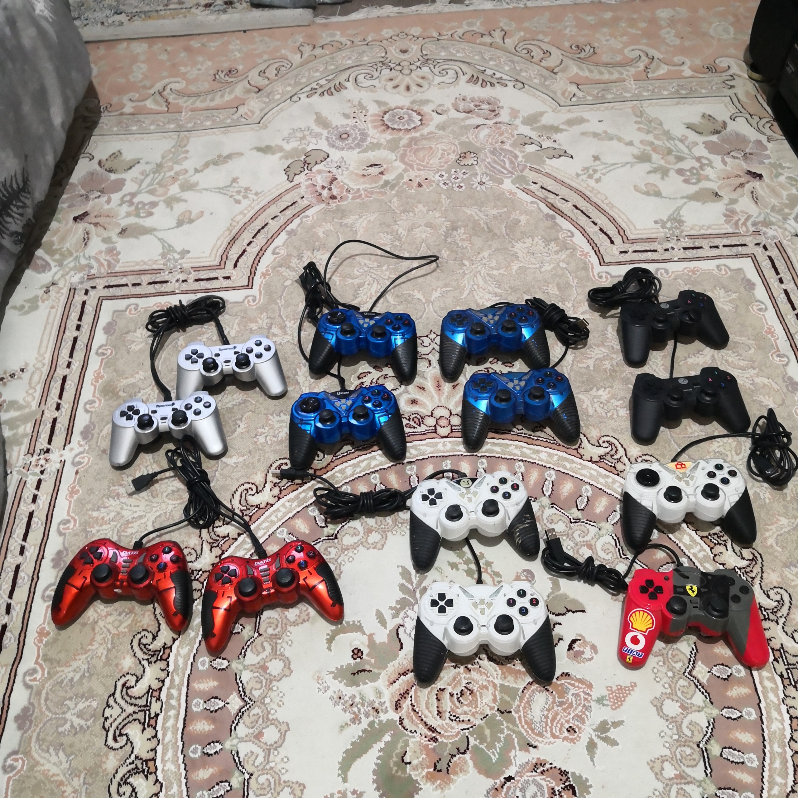 دسته های بازی کامپیوتر