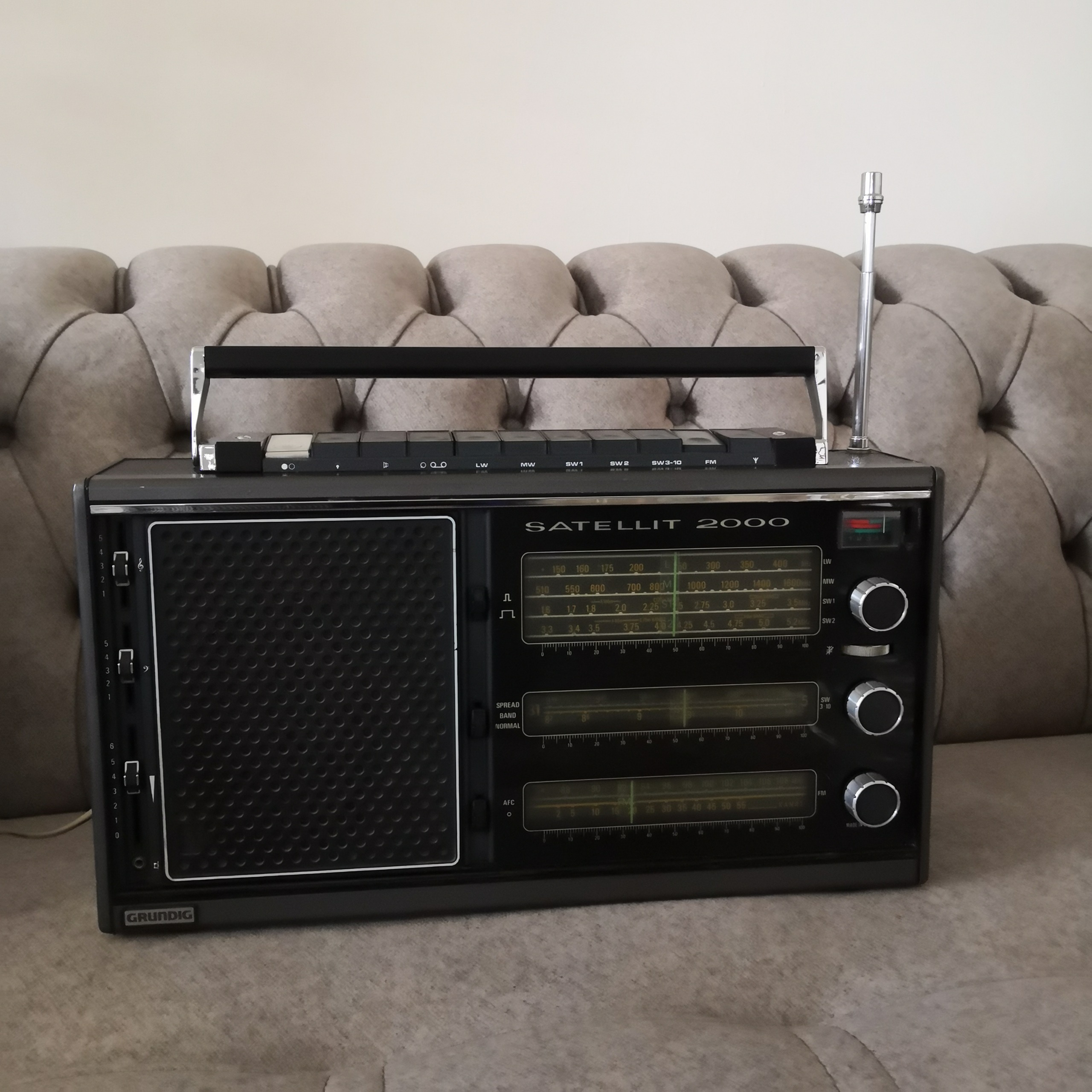 رادیو گراندیگ ستلایت GRUNDIG SATELLIT 2000