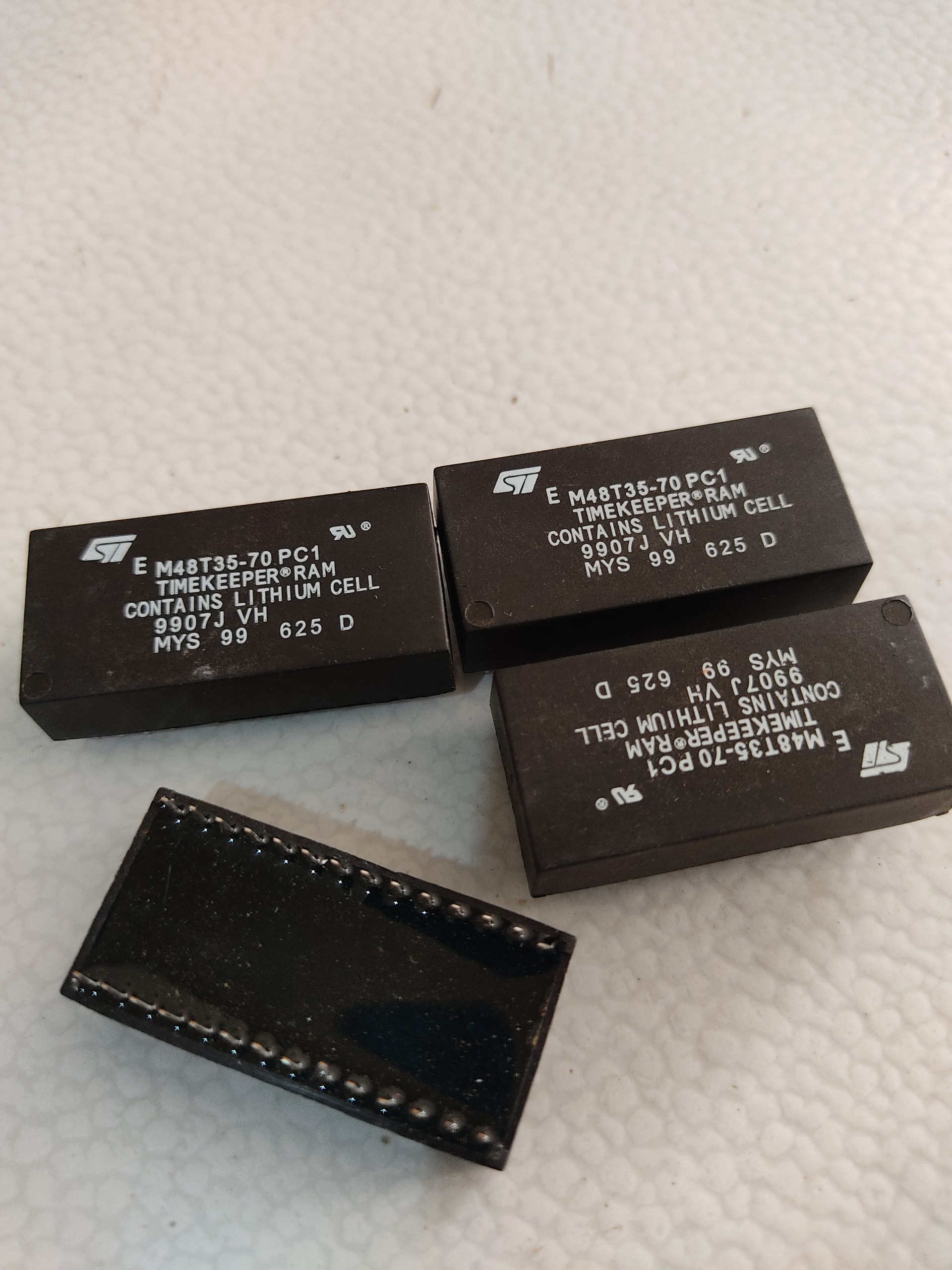 تعدادی آیسی اورجینال دیتاشیت آی سی ic