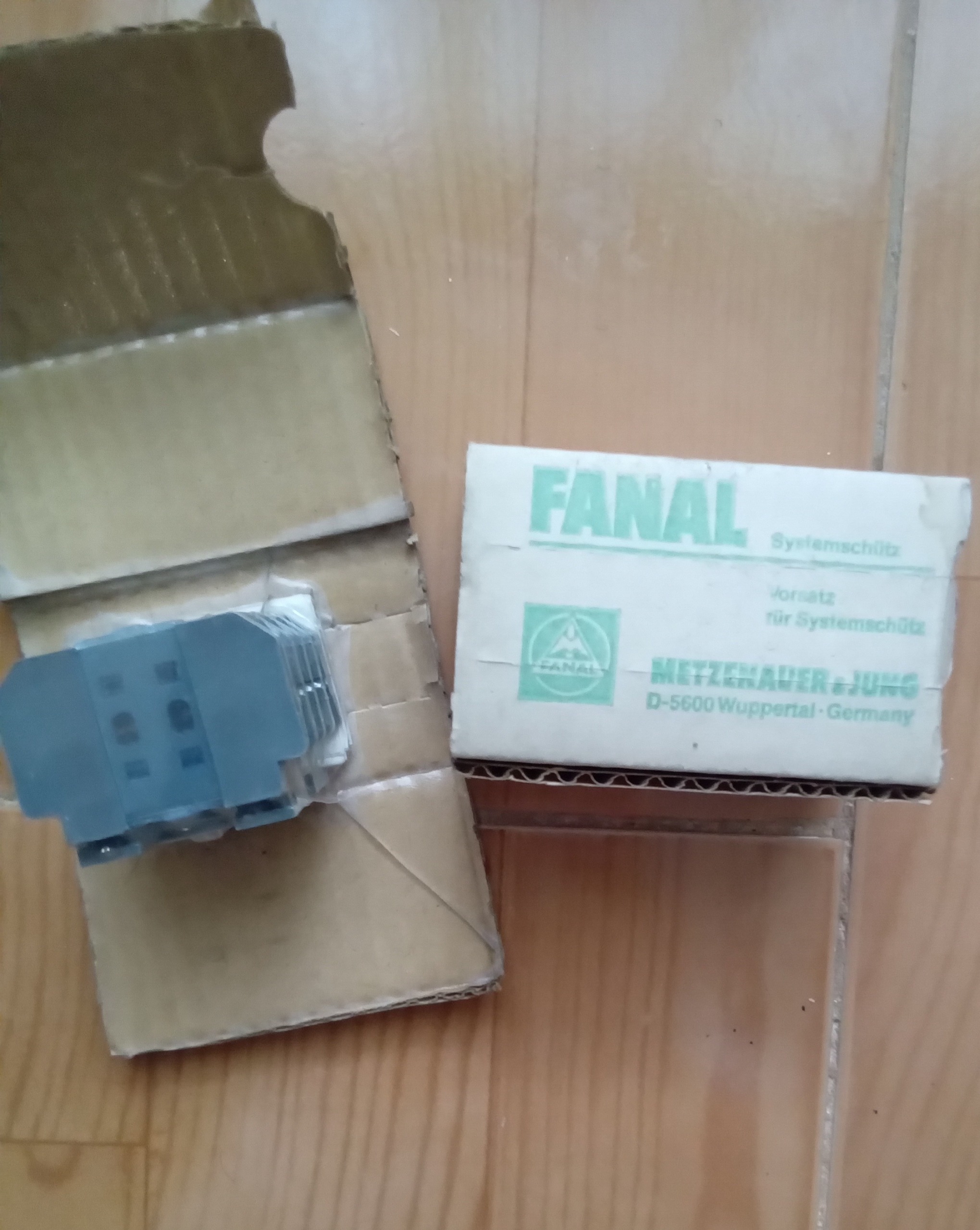 2 عدد قطعه صنعتی_کنتاکتور_فانال_fanal